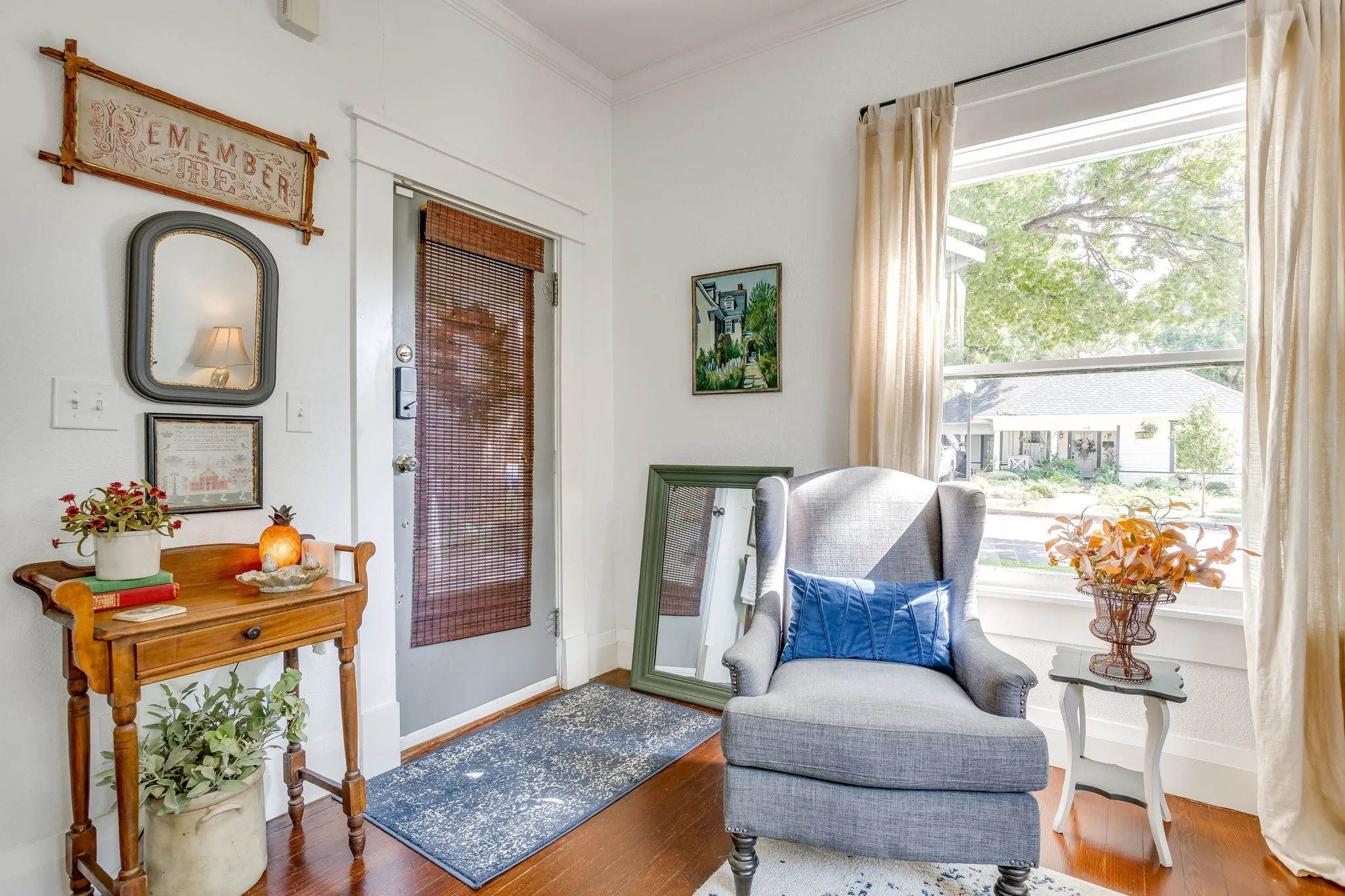 Single Family Residence For Sale in Tarrant County , 1116 W Arlington Avenue, Fort Worth, Texas 76110, 2 Bedroom, 2 Bathroom, Garage spaces, 1,350 Sqft, built in 1927, mls#21383084, Real Estate Agent in Fort Worth, Homes For Sale in Tarrant county, Homes For Sale in Fort Worth, Realtor in Fort Worth Texas, Real Estate Brokerage Independent Realty Texas, Luminita Cordes Realtor