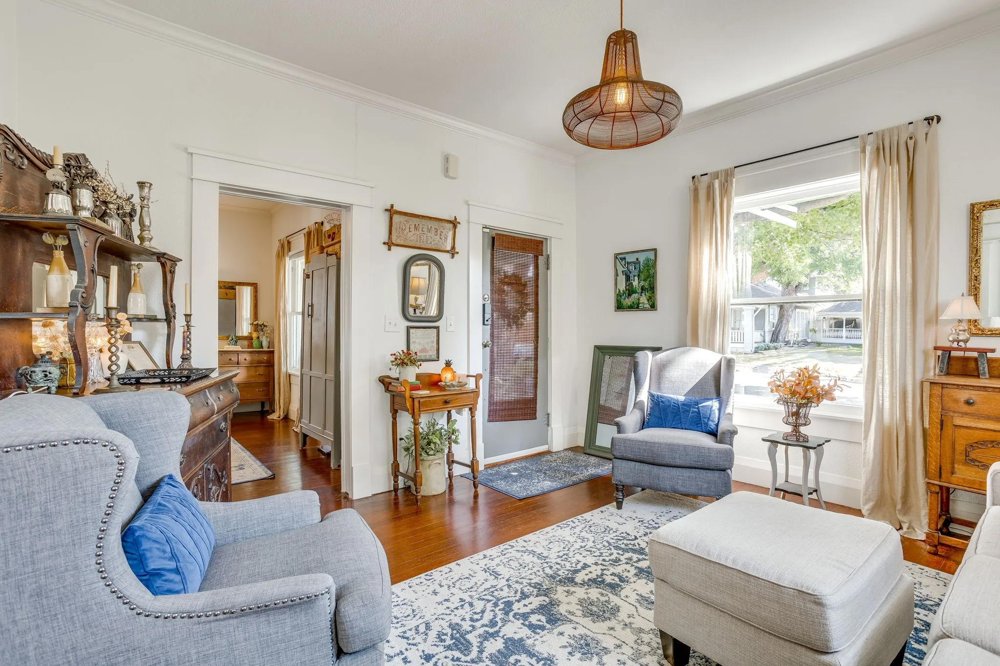 Single Family Residence For Sale in Tarrant County , 1116 W Arlington Avenue, Fort Worth, Texas 76110, 2 Bedroom, 2 Bathroom, Garage spaces, 1,350 Sqft, built in 1927, mls#21383084, Real Estate Agent in Fort Worth, Homes For Sale in Tarrant county, Homes For Sale in Fort Worth, Realtor in Fort Worth Texas, Real Estate Brokerage Independent Realty Texas, Luminita Cordes Realtor