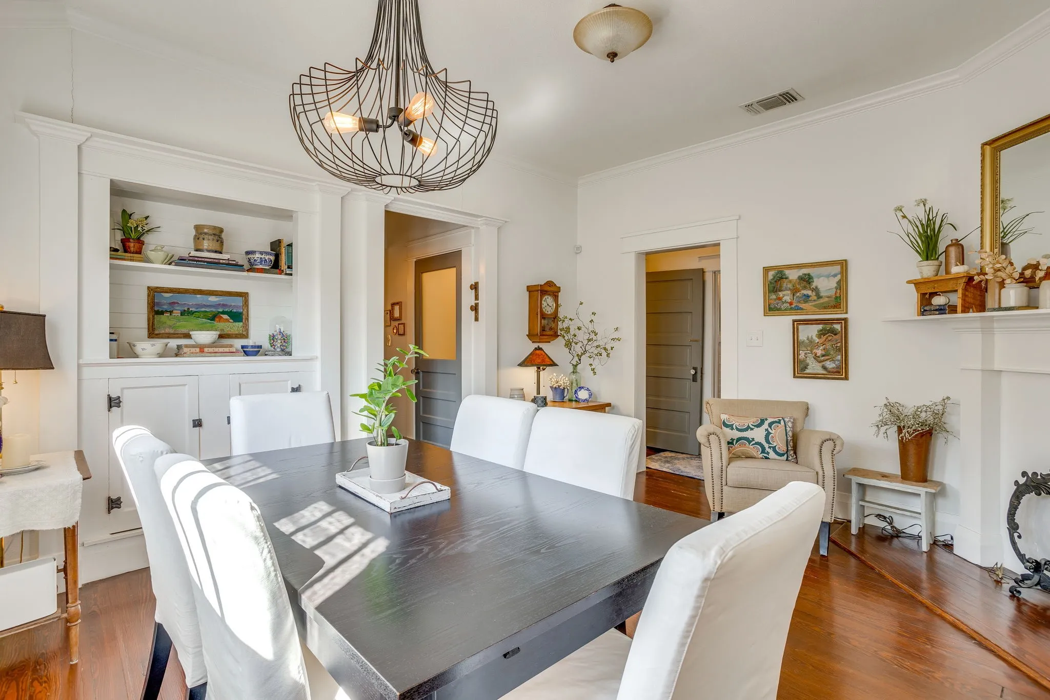 Single Family Residence For Sale in Tarrant County , 1116 W Arlington Avenue, Fort Worth, Texas 76110, 2 Bedroom, 2 Bathroom, Garage spaces, 1,350 Sqft, built in 1927, mls#21383084, Real Estate Agent in Fort Worth, Homes For Sale in Tarrant county, Homes For Sale in Fort Worth, Realtor in Fort Worth Texas, Real Estate Brokerage Independent Realty Texas, Luminita Cordes Realtor