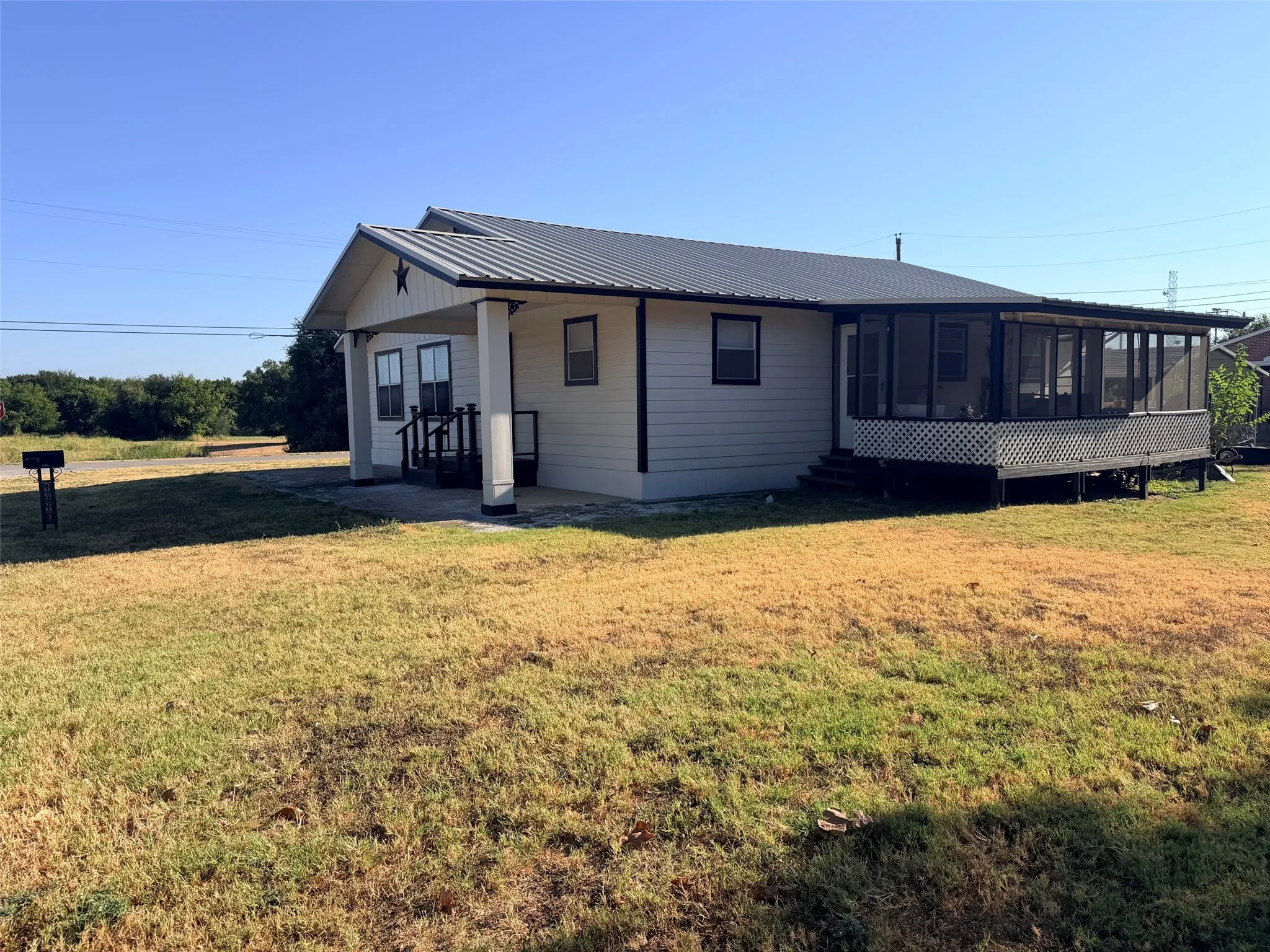 Single Family Residence For Sale in Comanche County , 1410 Marie Street, Comanche, Texas 76442, 3 Bedroom, 2 Bathroom, Garage spaces, 1,600 Sqft, built in 1949, mls#21378533, Real Estate Agent in Comanche, Homes For Sale in Comanche county, Homes For Sale in Comanche, Realtor in Comanche Texas, Real Estate Brokerage Independent Realty Texas, Luminita Cordes Realtor