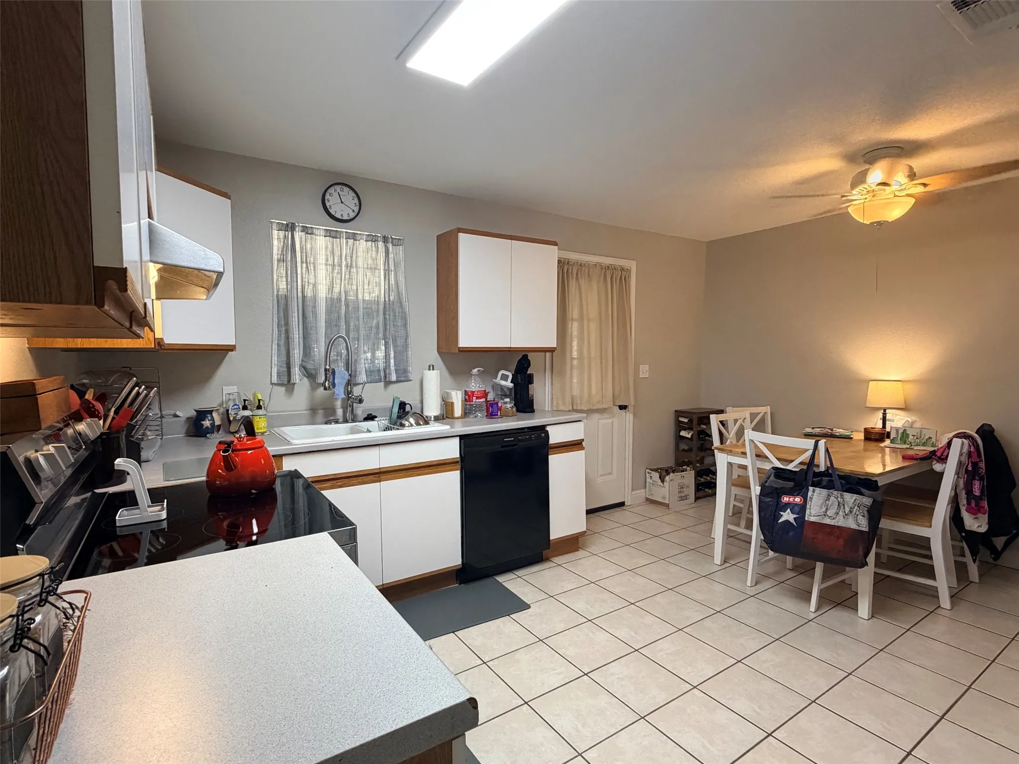 Single Family Residence For Sale in Comanche County , 1410 Marie Street, Comanche, Texas 76442, 3 Bedroom, 2 Bathroom, Garage spaces, 1,600 Sqft, built in 1949, mls#21378533, Real Estate Agent in Comanche, Homes For Sale in Comanche county, Homes For Sale in Comanche, Realtor in Comanche Texas, Real Estate Brokerage Independent Realty Texas, Luminita Cordes Realtor