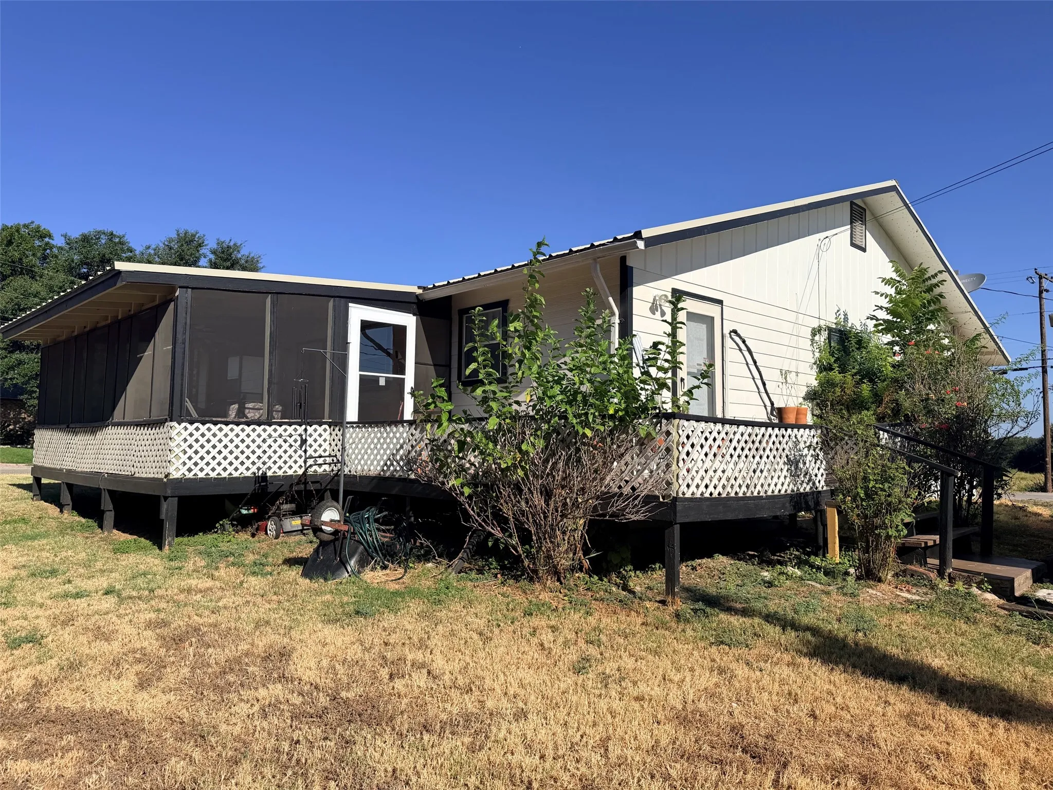 Single Family Residence For Sale in Comanche County , 1410 Marie Street, Comanche, Texas 76442, 3 Bedroom, 2 Bathroom, Garage spaces, 1,600 Sqft, built in 1949, mls#21378533, Real Estate Agent in Comanche, Homes For Sale in Comanche county, Homes For Sale in Comanche, Realtor in Comanche Texas, Real Estate Brokerage Independent Realty Texas, Luminita Cordes Realtor