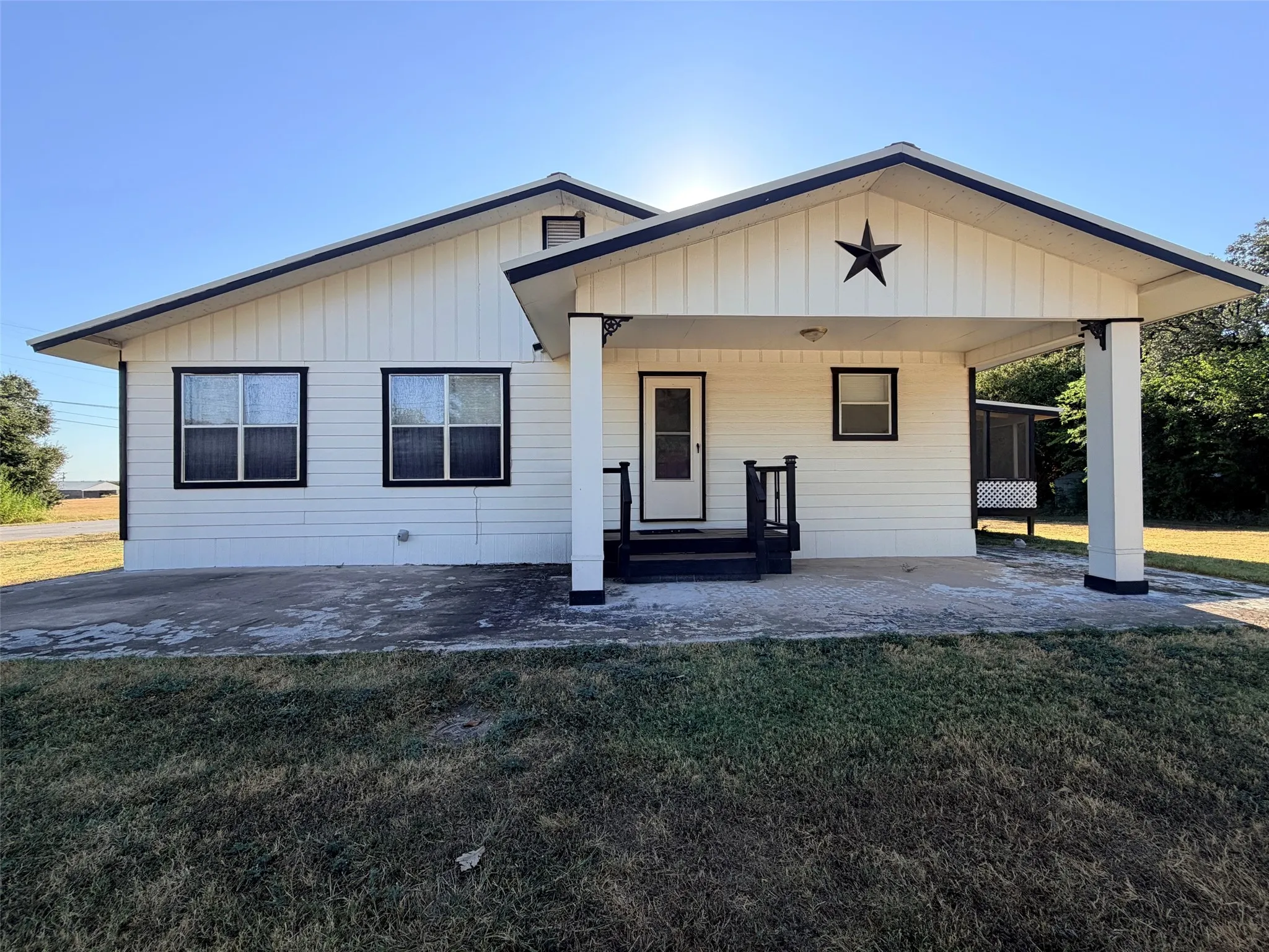Single Family Residence For Sale in Comanche County , 1410 Marie Street, Comanche, Texas 76442, 3 Bedroom, 2 Bathroom, Garage spaces, 1,600 Sqft, built in 1949, mls#21378533, Real Estate Agent in Comanche, Homes For Sale in Comanche county, Homes For Sale in Comanche, Realtor in Comanche Texas, Real Estate Brokerage Independent Realty Texas, Luminita Cordes Realtor