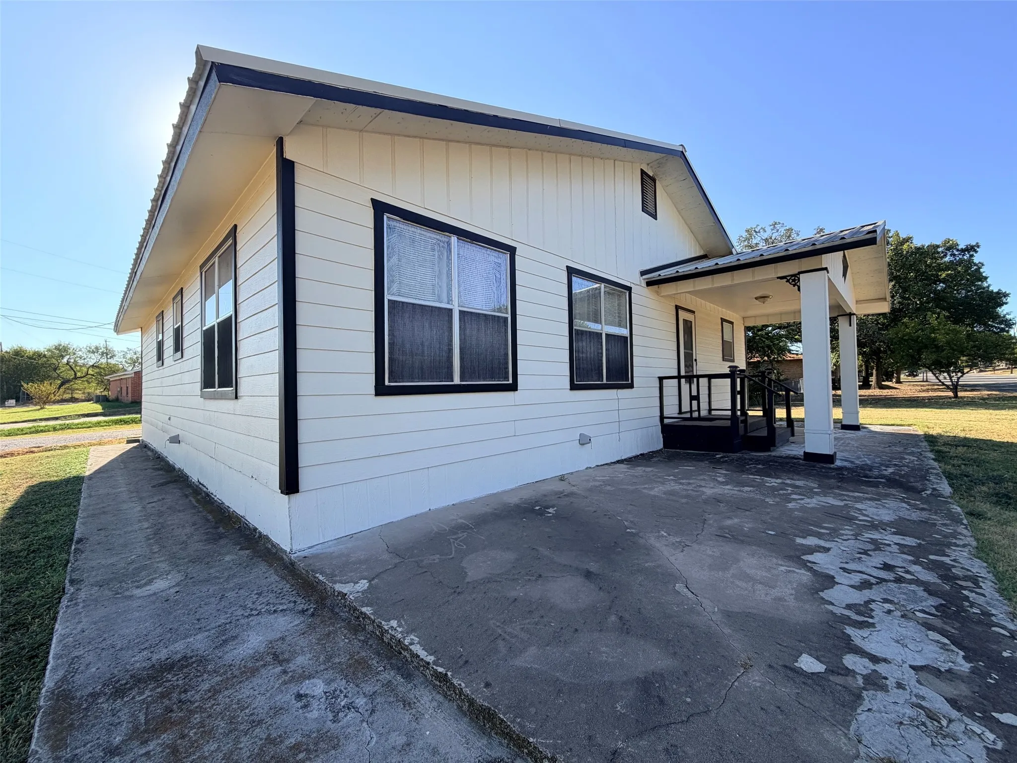 Single Family Residence For Sale in Comanche County , 1410 Marie Street, Comanche, Texas 76442, 3 Bedroom, 2 Bathroom, Garage spaces, 1,600 Sqft, built in 1949, mls#21378533, Real Estate Agent in Comanche, Homes For Sale in Comanche county, Homes For Sale in Comanche, Realtor in Comanche Texas, Real Estate Brokerage Independent Realty Texas, Luminita Cordes Realtor