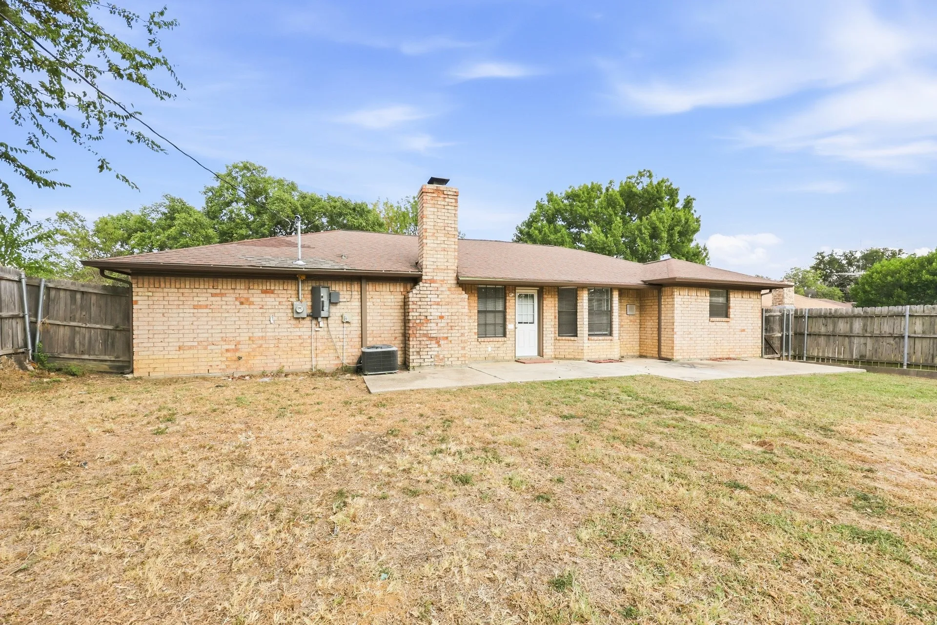 Single Family Residence For Rent in Tarrant County , 6609 Chilton Drive, North Richland Hills, Texas 76182, 3 Bedroom, 2 Bathroom, 2 Garage spaces, 1,720 Sqft, built in 1977, mls#21383082, Real Estate Agent in North Richland Hills, Homes For Rent in Tarrant county, Homes For Rent in North Richland Hills, Realtor in North Richland Hills Texas, Real Estate Brokerage Independent Realty Texas, Luminita Cordes Realtor
