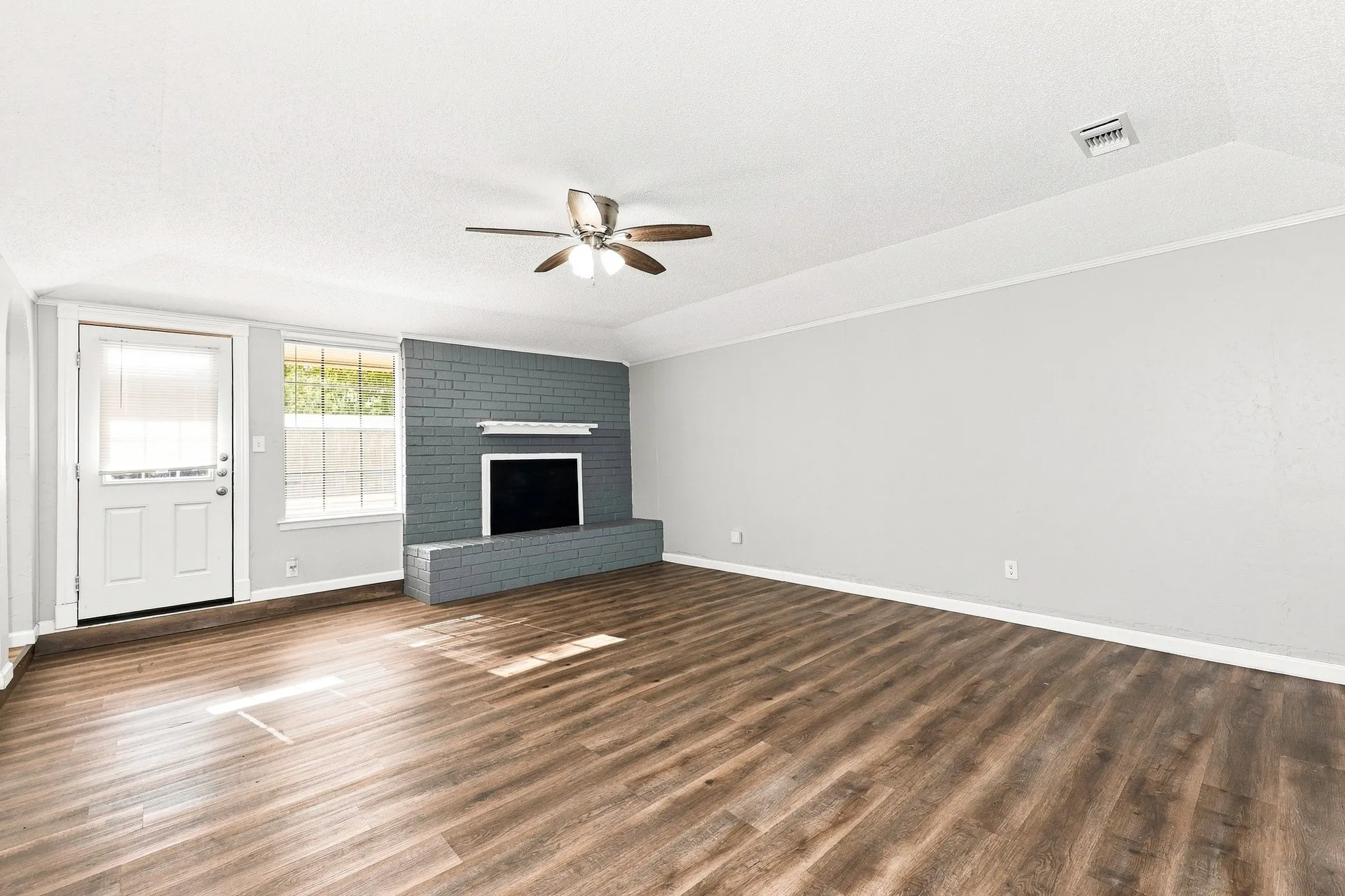 Single Family Residence For Rent in Tarrant County , 6609 Chilton Drive, North Richland Hills, Texas 76182, 3 Bedroom, 2 Bathroom, 2 Garage spaces, 1,720 Sqft, built in 1977, mls#21383082, Real Estate Agent in North Richland Hills, Homes For Rent in Tarrant county, Homes For Rent in North Richland Hills, Realtor in North Richland Hills Texas, Real Estate Brokerage Independent Realty Texas, Luminita Cordes Realtor