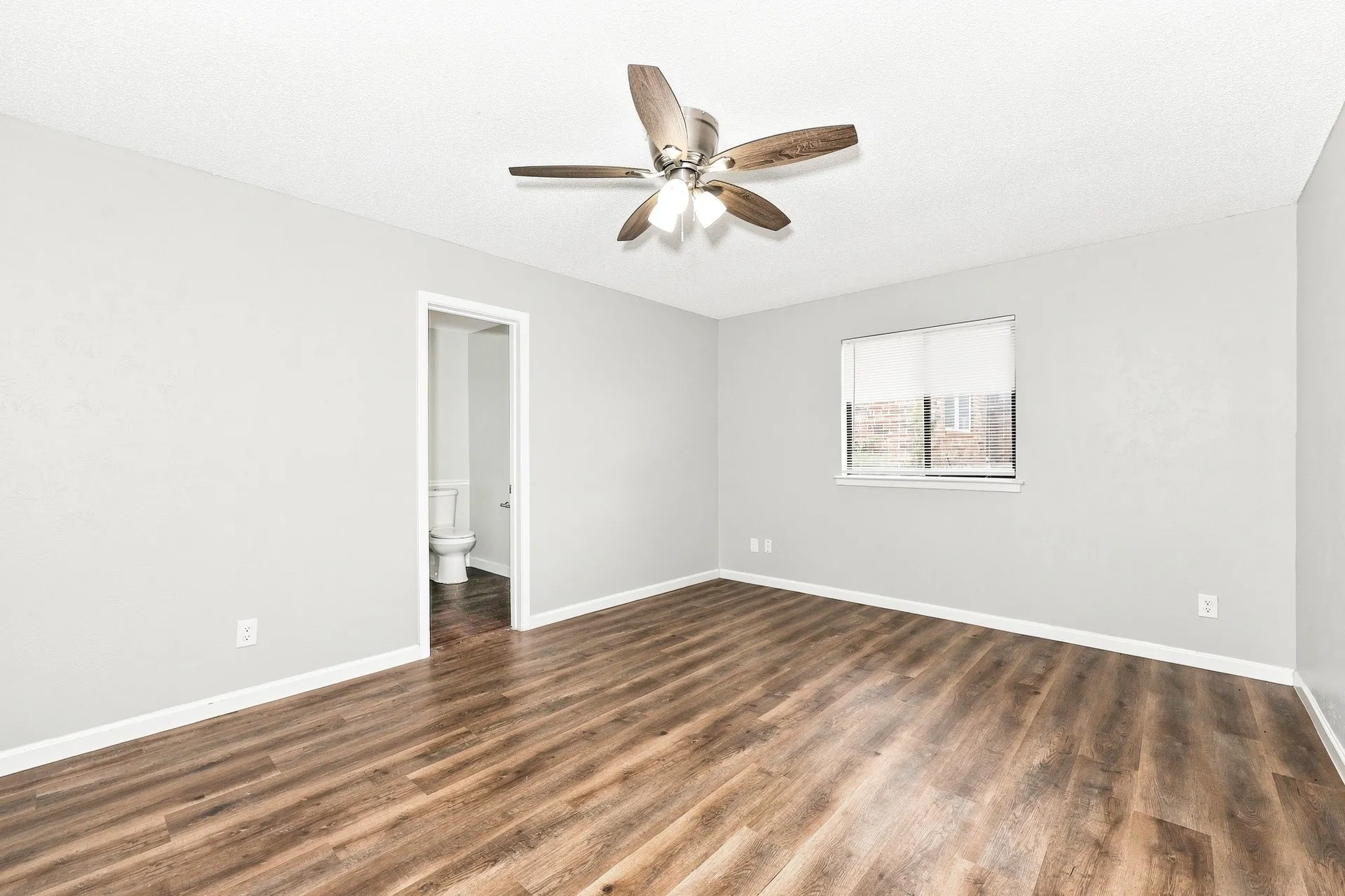 Single Family Residence For Rent in Tarrant County , 6609 Chilton Drive, North Richland Hills, Texas 76182, 3 Bedroom, 2 Bathroom, 2 Garage spaces, 1,720 Sqft, built in 1977, mls#21383082, Real Estate Agent in North Richland Hills, Homes For Rent in Tarrant county, Homes For Rent in North Richland Hills, Realtor in North Richland Hills Texas, Real Estate Brokerage Independent Realty Texas, Luminita Cordes Realtor