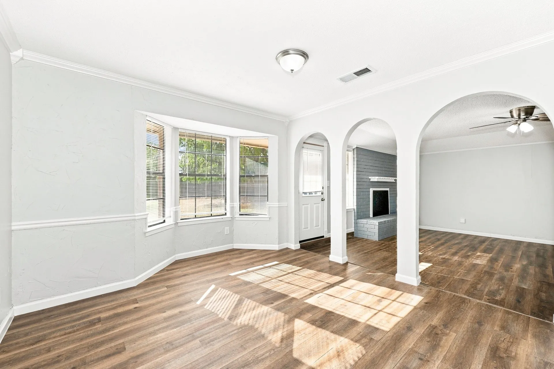 Single Family Residence For Rent in Tarrant County , 6609 Chilton Drive, North Richland Hills, Texas 76182, 3 Bedroom, 2 Bathroom, 2 Garage spaces, 1,720 Sqft, built in 1977, mls#21383082, Real Estate Agent in North Richland Hills, Homes For Rent in Tarrant county, Homes For Rent in North Richland Hills, Realtor in North Richland Hills Texas, Real Estate Brokerage Independent Realty Texas, Luminita Cordes Realtor
