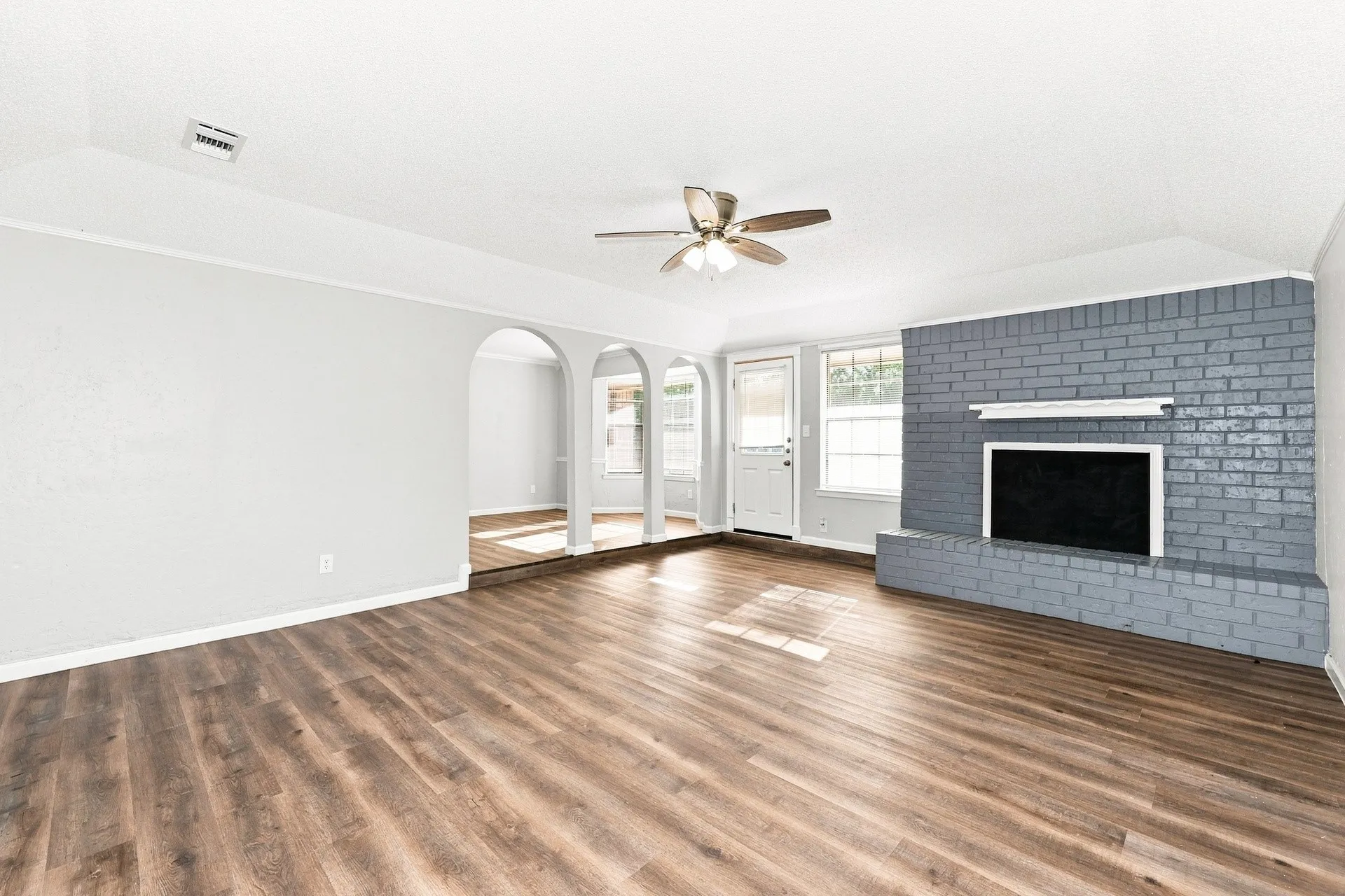 Single Family Residence For Rent in Tarrant County , 6609 Chilton Drive, North Richland Hills, Texas 76182, 3 Bedroom, 2 Bathroom, 2 Garage spaces, 1,720 Sqft, built in 1977, mls#21383082, Real Estate Agent in North Richland Hills, Homes For Rent in Tarrant county, Homes For Rent in North Richland Hills, Realtor in North Richland Hills Texas, Real Estate Brokerage Independent Realty Texas, Luminita Cordes Realtor