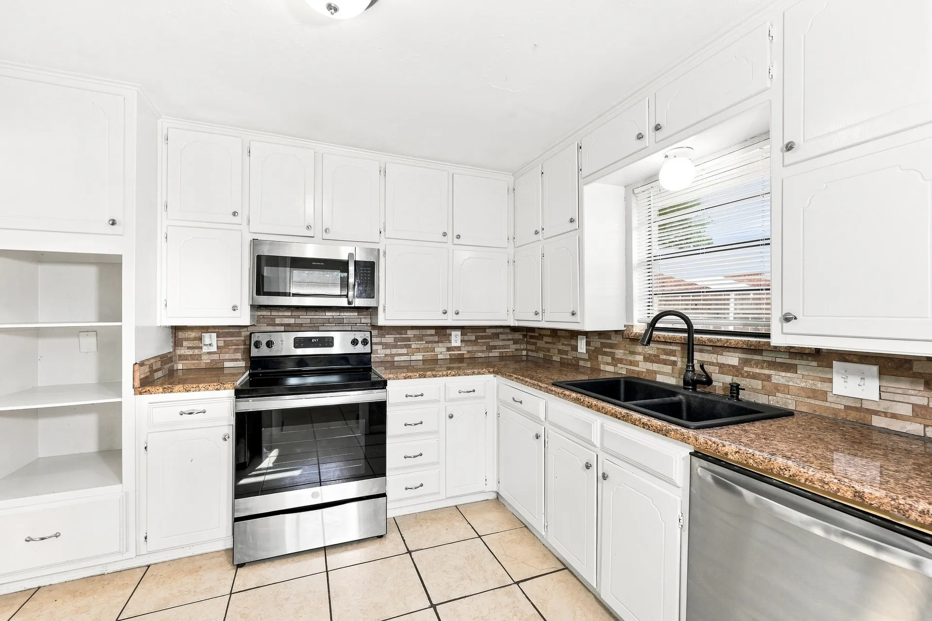 Single Family Residence For Rent in Tarrant County , 6609 Chilton Drive, North Richland Hills, Texas 76182, 3 Bedroom, 2 Bathroom, 2 Garage spaces, 1,720 Sqft, built in 1977, mls#21383082, Real Estate Agent in North Richland Hills, Homes For Rent in Tarrant county, Homes For Rent in North Richland Hills, Realtor in North Richland Hills Texas, Real Estate Brokerage Independent Realty Texas, Luminita Cordes Realtor