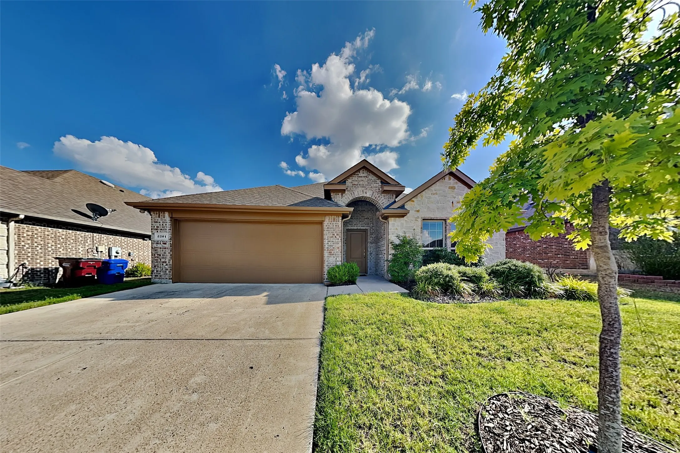 Single Family Residence For Rent in Hunt County , 3201 Overlook Drive, Royse City, Texas 75189, 4 Bedroom, 2 Bathroom, 2 Garage spaces, 1,943 Sqft, built in 2019, mls#21382986, Real Estate Agent in Royse City, Homes For Rent in Hunt county, Homes For Rent in Royse City, Realtor in Royse City Texas, Real Estate Brokerage Independent Realty Texas, Luminita Cordes Realtor