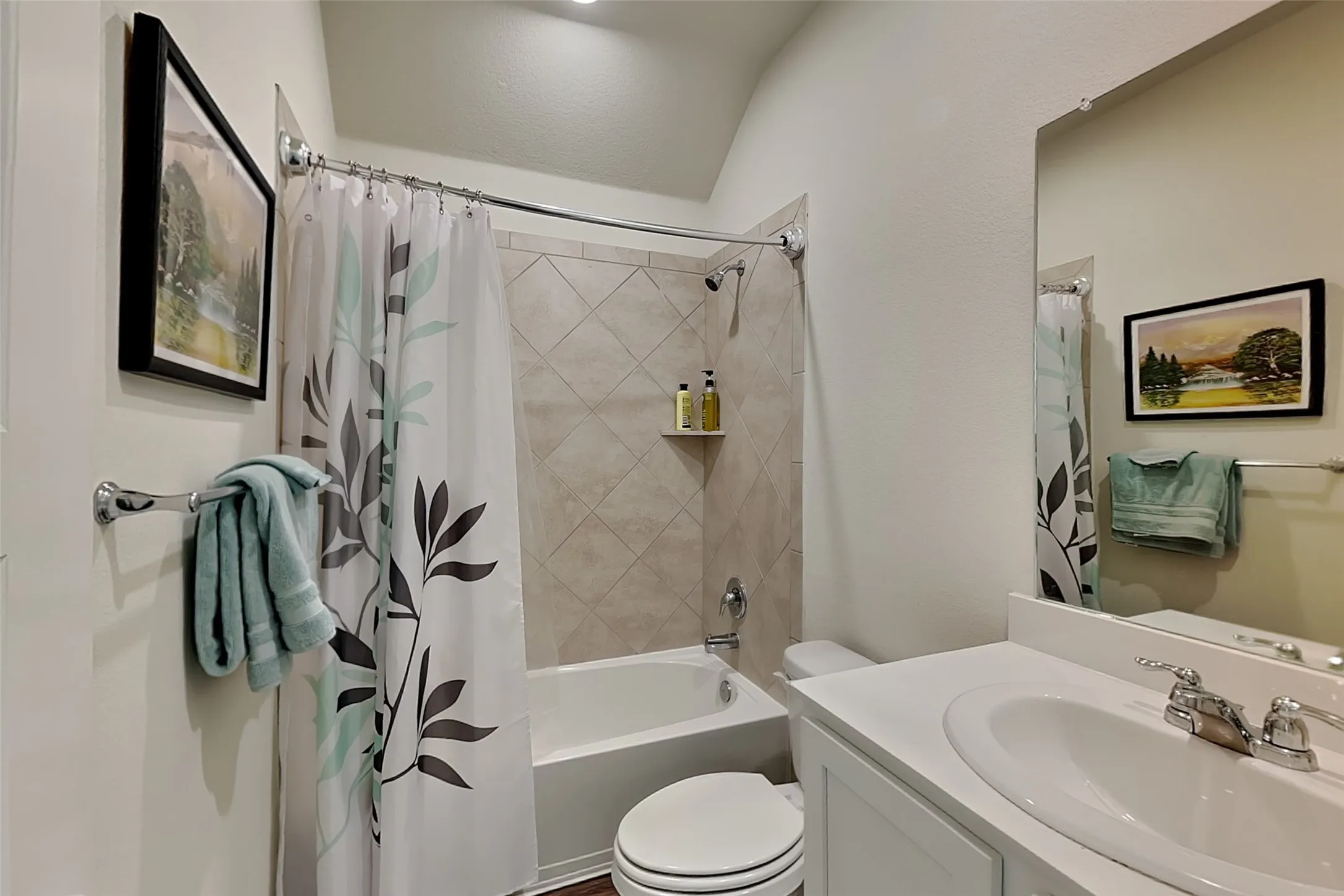 Single Family Residence For Rent in Hunt County , 3201 Overlook Drive, Royse City, Texas 75189, 4 Bedroom, 2 Bathroom, 2 Garage spaces, 1,943 Sqft, built in 2019, mls#21382986, Real Estate Agent in Royse City, Homes For Rent in Hunt county, Homes For Rent in Royse City, Realtor in Royse City Texas, Real Estate Brokerage Independent Realty Texas, Luminita Cordes Realtor
