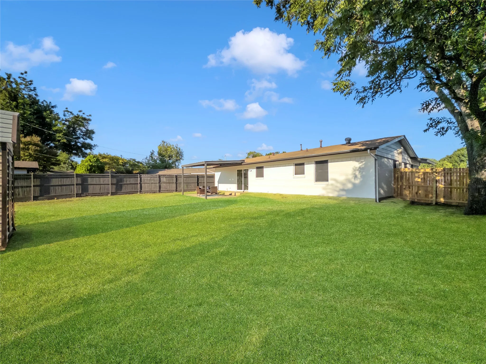 Single Family Residence For Sale in Dallas County , 1802 Fairfax Lane, Carrollton, Texas 75006, 4 Bedroom, 2 Bathroom, Garage spaces, 1,484 Sqft, built in 1962, mls#21383020, Real Estate Agent in Carrollton, Homes For Sale in Dallas county, Homes For Sale in Carrollton, Realtor in Carrollton Texas, Real Estate Brokerage Independent Realty Texas, Luminita Cordes Realtor