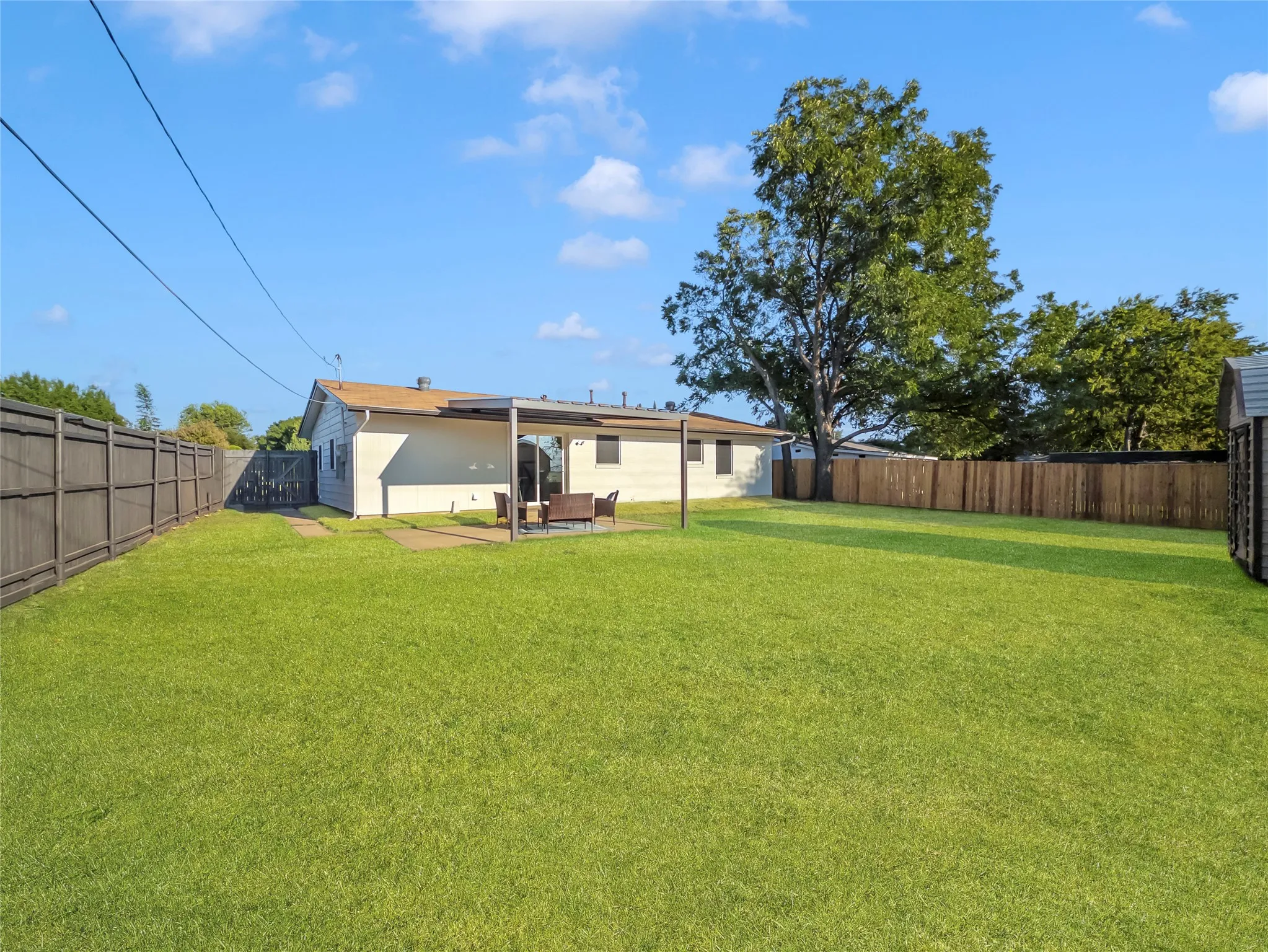 Single Family Residence For Sale in Dallas County , 1802 Fairfax Lane, Carrollton, Texas 75006, 4 Bedroom, 2 Bathroom, Garage spaces, 1,484 Sqft, built in 1962, mls#21383020, Real Estate Agent in Carrollton, Homes For Sale in Dallas county, Homes For Sale in Carrollton, Realtor in Carrollton Texas, Real Estate Brokerage Independent Realty Texas, Luminita Cordes Realtor