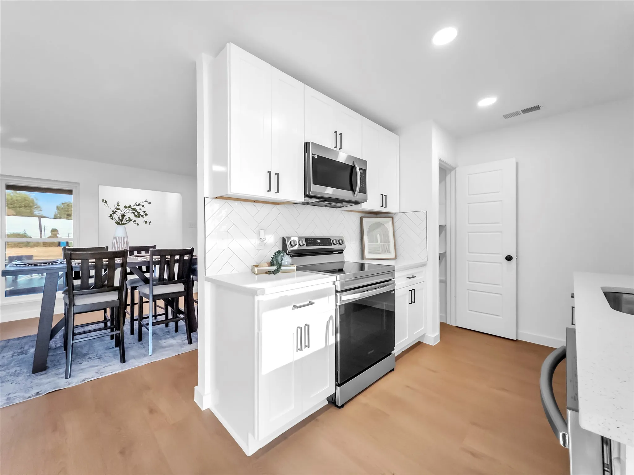 Single Family Residence For Sale in Dallas County , 1802 Fairfax Lane, Carrollton, Texas 75006, 4 Bedroom, 2 Bathroom, Garage spaces, 1,484 Sqft, built in 1962, mls#21383020, Real Estate Agent in Carrollton, Homes For Sale in Dallas county, Homes For Sale in Carrollton, Realtor in Carrollton Texas, Real Estate Brokerage Independent Realty Texas, Luminita Cordes Realtor