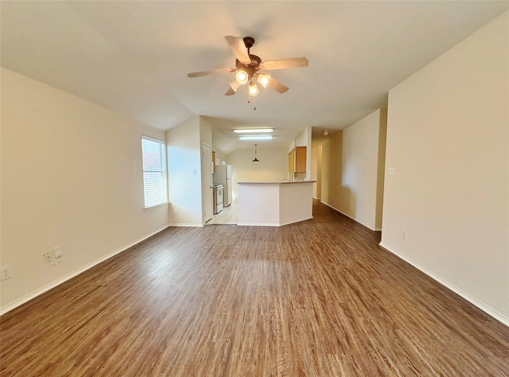 Single Family Residence For Rent in Collin County , 2049 Helmoken Falls Drive, Anna, Texas 75409, 4 Bedroom, 2 Bathroom, 2 Garage spaces, 2,180 Sqft, built in 2006, mls#21383095, Real Estate Agent in Anna, Homes For Rent in Collin county, Homes For Rent in Anna, Realtor in Anna Texas, Real Estate Brokerage Independent Realty Texas, Luminita Cordes Realtor