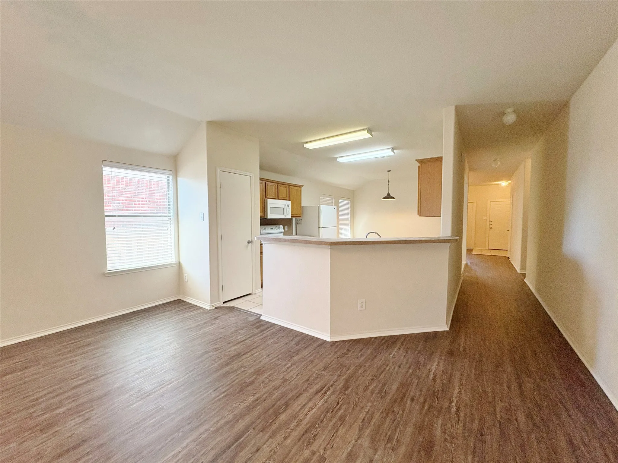 Single Family Residence For Rent in Collin County , 2049 Helmoken Falls Drive, Anna, Texas 75409, 4 Bedroom, 2 Bathroom, 2 Garage spaces, 2,180 Sqft, built in 2006, mls#21383095, Real Estate Agent in Anna, Homes For Rent in Collin county, Homes For Rent in Anna, Realtor in Anna Texas, Real Estate Brokerage Independent Realty Texas, Luminita Cordes Realtor