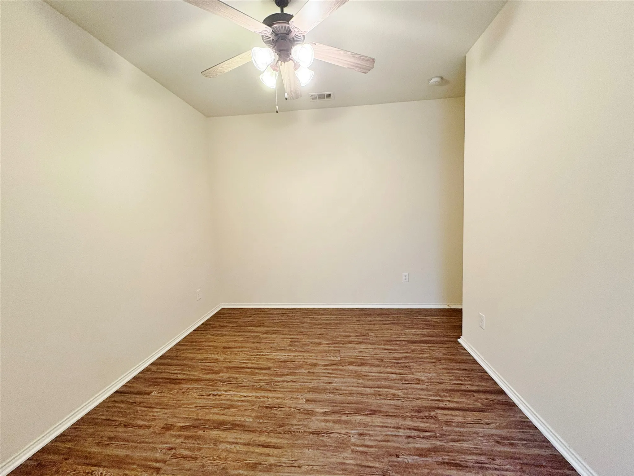 Single Family Residence For Rent in Collin County , 2049 Helmoken Falls Drive, Anna, Texas 75409, 4 Bedroom, 2 Bathroom, 2 Garage spaces, 2,180 Sqft, built in 2006, mls#21383095, Real Estate Agent in Anna, Homes For Rent in Collin county, Homes For Rent in Anna, Realtor in Anna Texas, Real Estate Brokerage Independent Realty Texas, Luminita Cordes Realtor