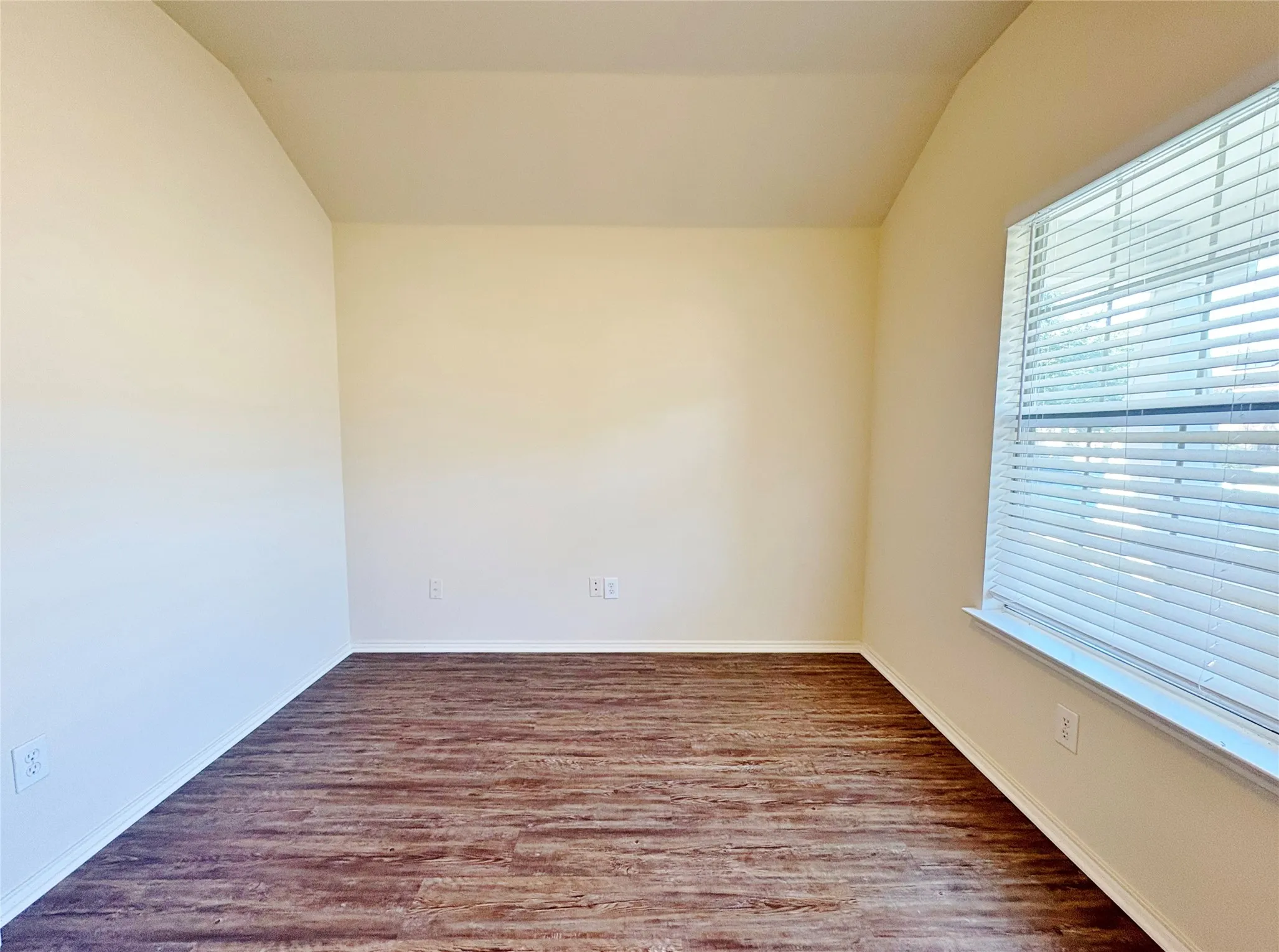 Single Family Residence For Rent in Collin County , 2049 Helmoken Falls Drive, Anna, Texas 75409, 4 Bedroom, 2 Bathroom, 2 Garage spaces, 2,180 Sqft, built in 2006, mls#21383095, Real Estate Agent in Anna, Homes For Rent in Collin county, Homes For Rent in Anna, Realtor in Anna Texas, Real Estate Brokerage Independent Realty Texas, Luminita Cordes Realtor