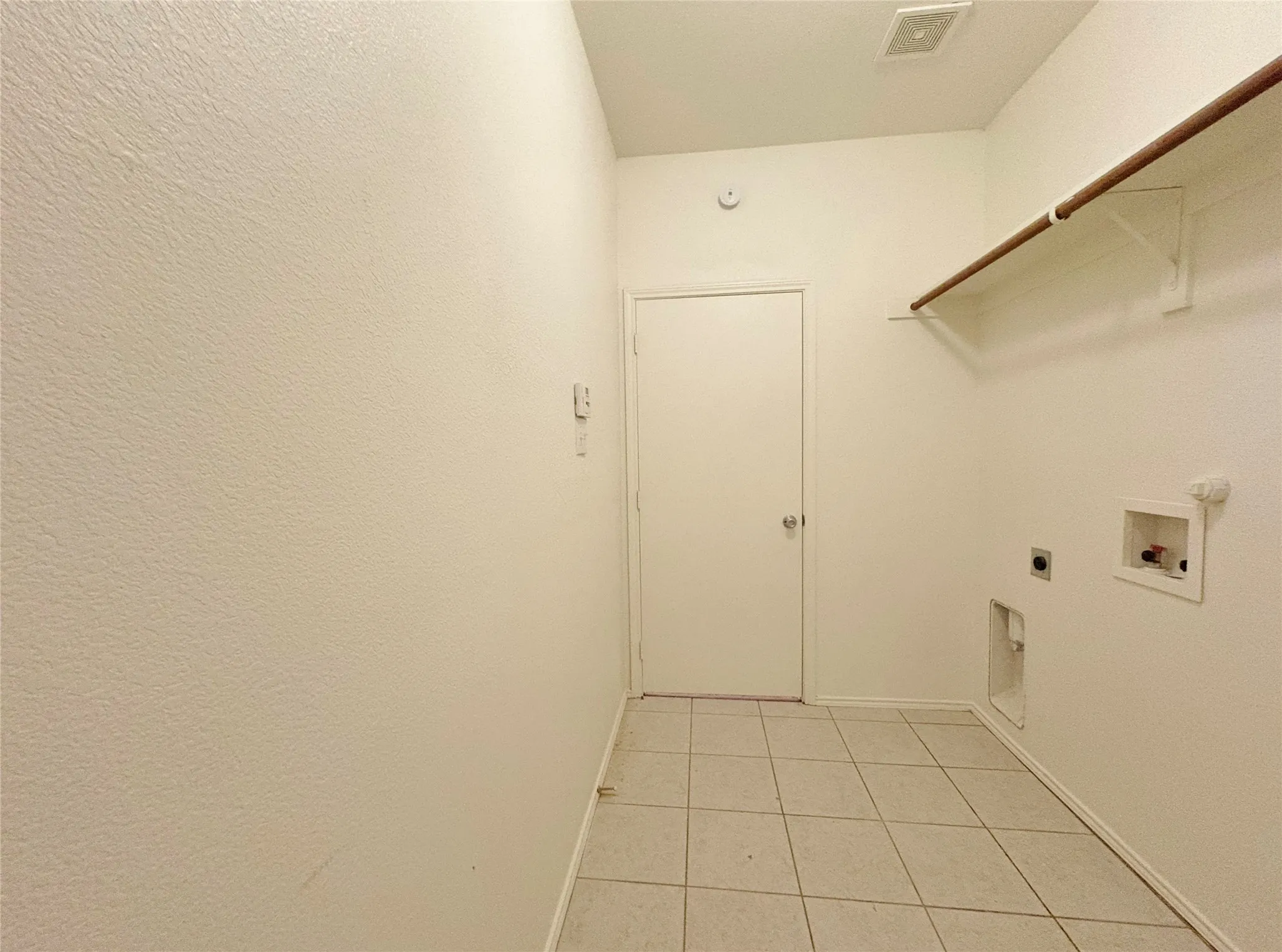 Single Family Residence For Rent in Collin County , 2049 Helmoken Falls Drive, Anna, Texas 75409, 4 Bedroom, 2 Bathroom, 2 Garage spaces, 2,180 Sqft, built in 2006, mls#21383095, Real Estate Agent in Anna, Homes For Rent in Collin county, Homes For Rent in Anna, Realtor in Anna Texas, Real Estate Brokerage Independent Realty Texas, Luminita Cordes Realtor