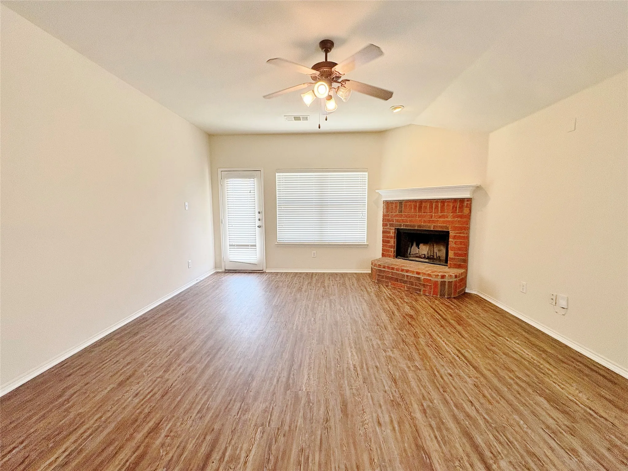 Single Family Residence For Rent in Collin County , 2049 Helmoken Falls Drive, Anna, Texas 75409, 4 Bedroom, 2 Bathroom, 2 Garage spaces, 2,180 Sqft, built in 2006, mls#21383095, Real Estate Agent in Anna, Homes For Rent in Collin county, Homes For Rent in Anna, Realtor in Anna Texas, Real Estate Brokerage Independent Realty Texas, Luminita Cordes Realtor