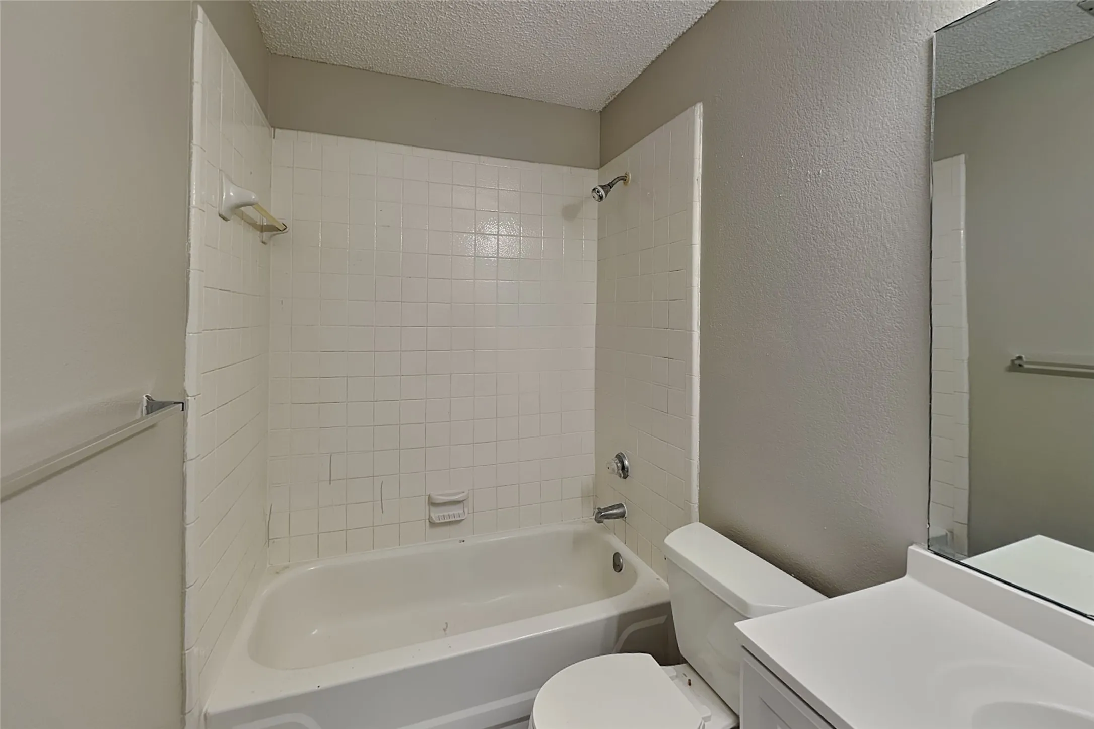 Single Family Residence For Rent in Tarrant County , 4509 Ebbtide Court, Fort Worth, Texas 76135, 3 Bedroom, 2 Bathroom, Garage spaces, 1,172 Sqft, built in 1993, mls#21383009, Real Estate Agent in Fort Worth, Homes For Rent in Tarrant county, Homes For Rent in Fort Worth, Realtor in Fort Worth Texas, Real Estate Brokerage Independent Realty Texas, Luminita Cordes Realtor