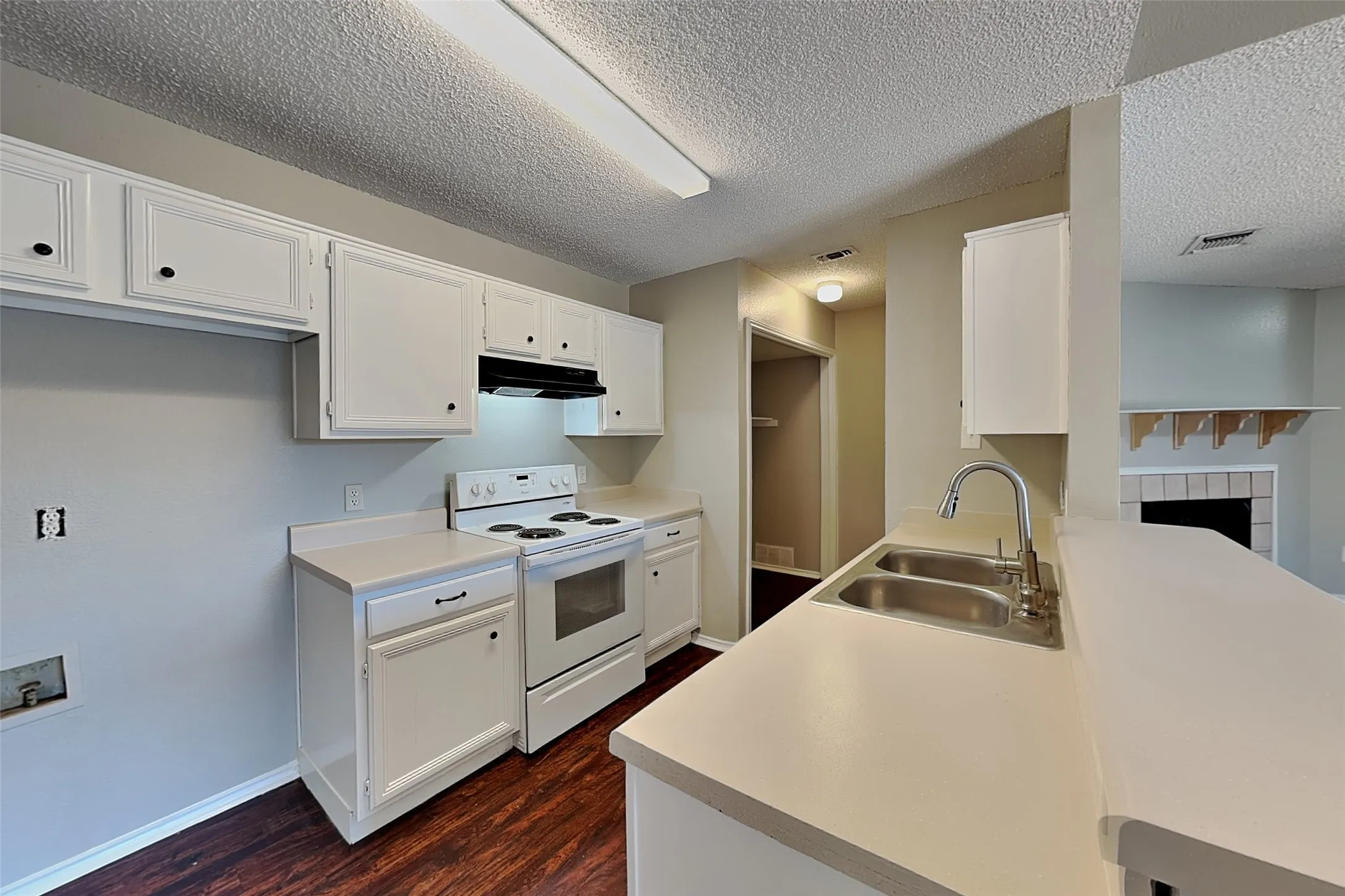 Single Family Residence For Rent in Tarrant County , 4509 Ebbtide Court, Fort Worth, Texas 76135, 3 Bedroom, 2 Bathroom, Garage spaces, 1,172 Sqft, built in 1993, mls#21383009, Real Estate Agent in Fort Worth, Homes For Rent in Tarrant county, Homes For Rent in Fort Worth, Realtor in Fort Worth Texas, Real Estate Brokerage Independent Realty Texas, Luminita Cordes Realtor