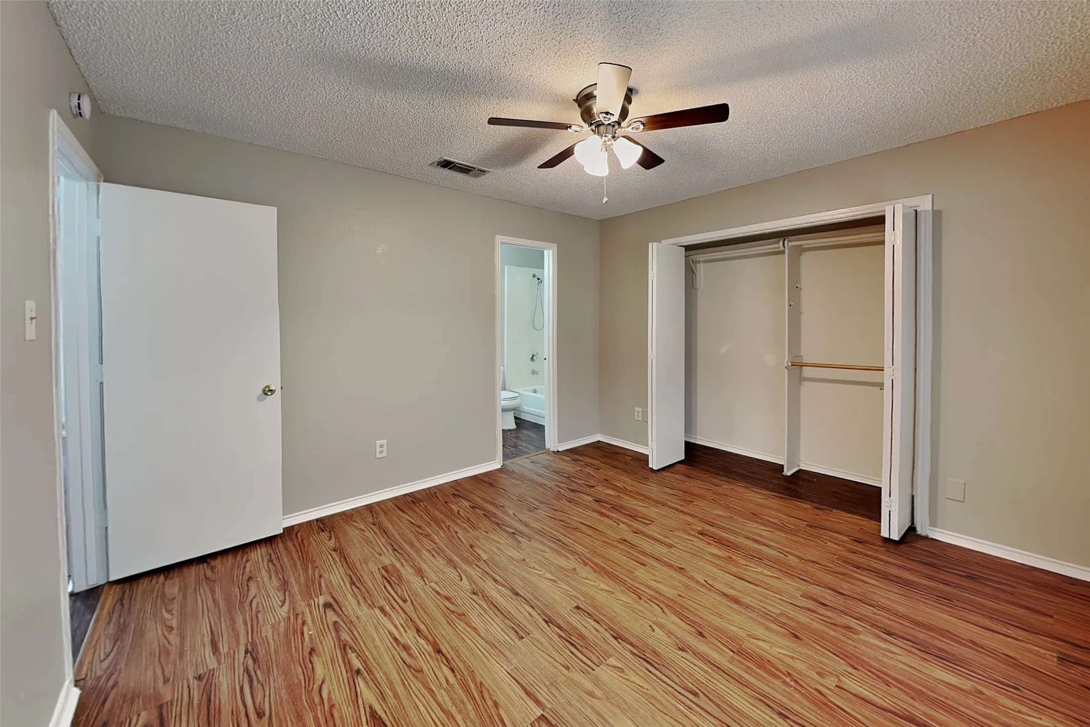 Single Family Residence For Rent in Tarrant County , 4509 Ebbtide Court, Fort Worth, Texas 76135, 3 Bedroom, 2 Bathroom, Garage spaces, 1,172 Sqft, built in 1993, mls#21383009, Real Estate Agent in Fort Worth, Homes For Rent in Tarrant county, Homes For Rent in Fort Worth, Realtor in Fort Worth Texas, Real Estate Brokerage Independent Realty Texas, Luminita Cordes Realtor