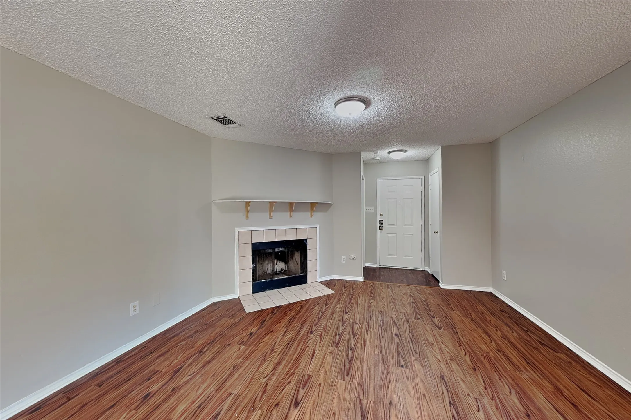 Single Family Residence For Rent in Tarrant County , 4509 Ebbtide Court, Fort Worth, Texas 76135, 3 Bedroom, 2 Bathroom, Garage spaces, 1,172 Sqft, built in 1993, mls#21383009, Real Estate Agent in Fort Worth, Homes For Rent in Tarrant county, Homes For Rent in Fort Worth, Realtor in Fort Worth Texas, Real Estate Brokerage Independent Realty Texas, Luminita Cordes Realtor
