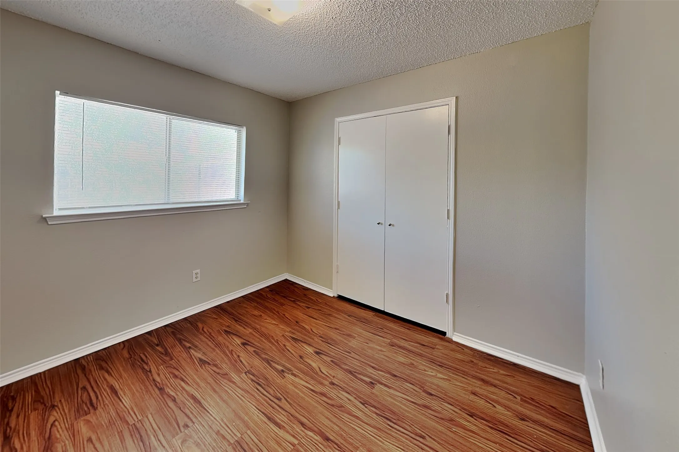 Single Family Residence For Rent in Tarrant County , 4509 Ebbtide Court, Fort Worth, Texas 76135, 3 Bedroom, 2 Bathroom, Garage spaces, 1,172 Sqft, built in 1993, mls#21383009, Real Estate Agent in Fort Worth, Homes For Rent in Tarrant county, Homes For Rent in Fort Worth, Realtor in Fort Worth Texas, Real Estate Brokerage Independent Realty Texas, Luminita Cordes Realtor