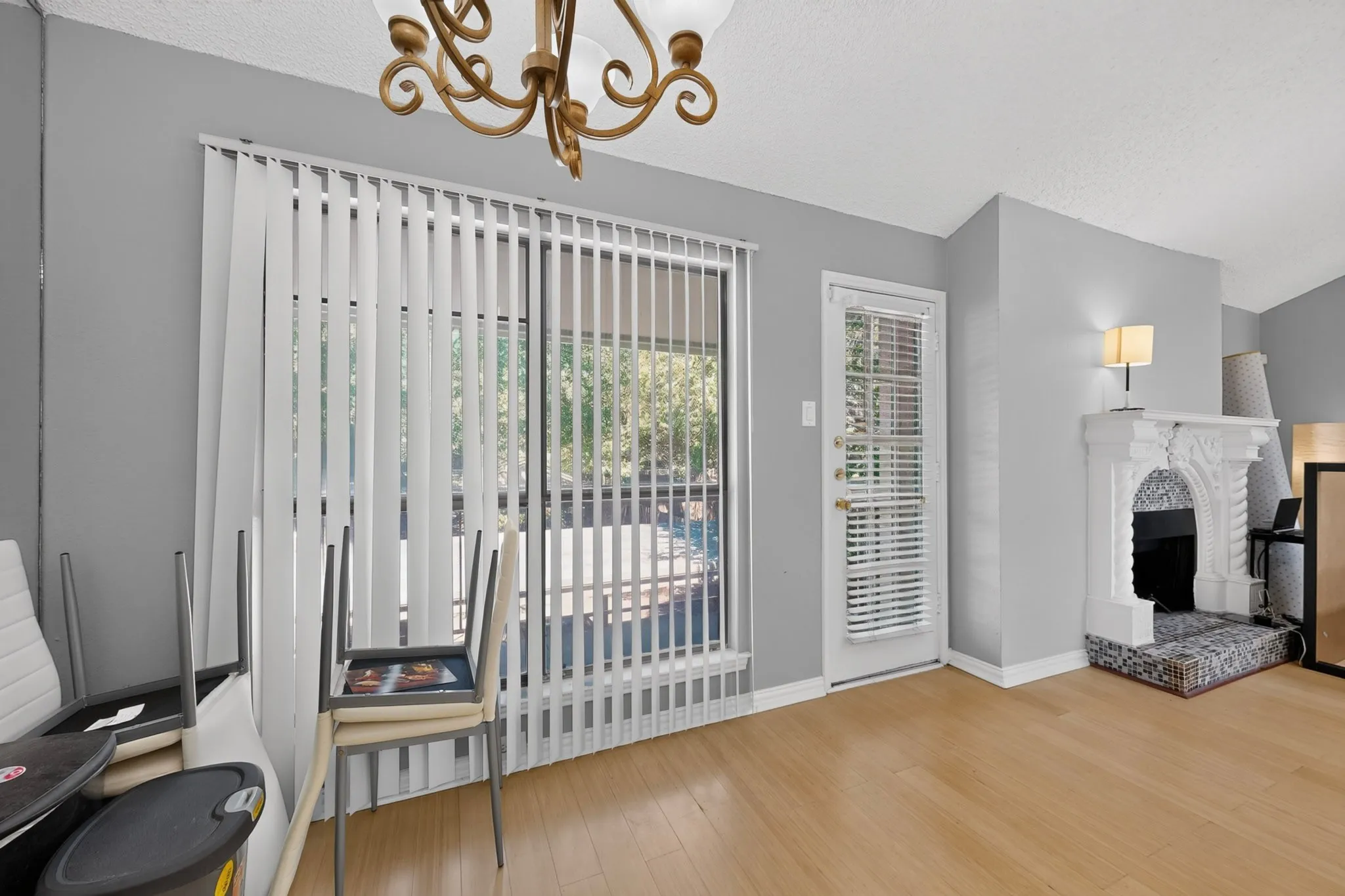 Condominium For Sale in Dallas County , 5750 Phoenix Drive 6, Dallas, Texas 75231, 1 Bedroom, 1 Bathroom, Garage spaces, 817 Sqft, built in 1981, mls#21382098, Real Estate Agent in Dallas, Homes For Sale in Dallas county, Homes For Sale in Dallas, Realtor in Dallas Texas, Real Estate Brokerage Independent Realty Texas, Luminita Cordes Realtor