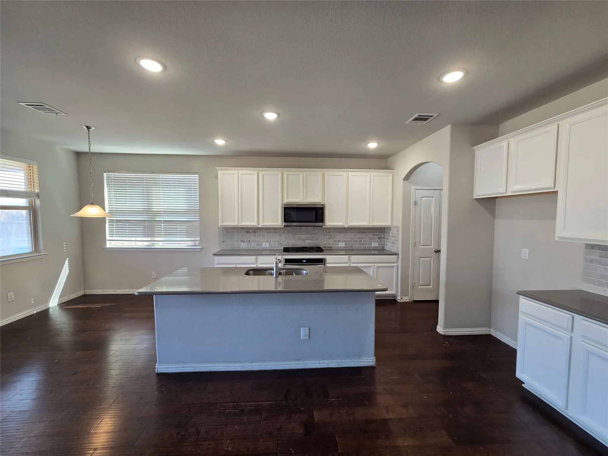 Single Family Residence For Rent in Kaufman County , 2009 Rosebury Lane, Forney, Texas 75126, 4 Bedroom, 4 Bathroom, 2 Garage spaces, 2,725 Sqft, built in 2019, mls#21383115, Real Estate Agent in Forney, Homes For Rent in Kaufman county, Homes For Rent in Forney, Realtor in Forney Texas, Real Estate Brokerage Independent Realty Texas, Luminita Cordes Realtor