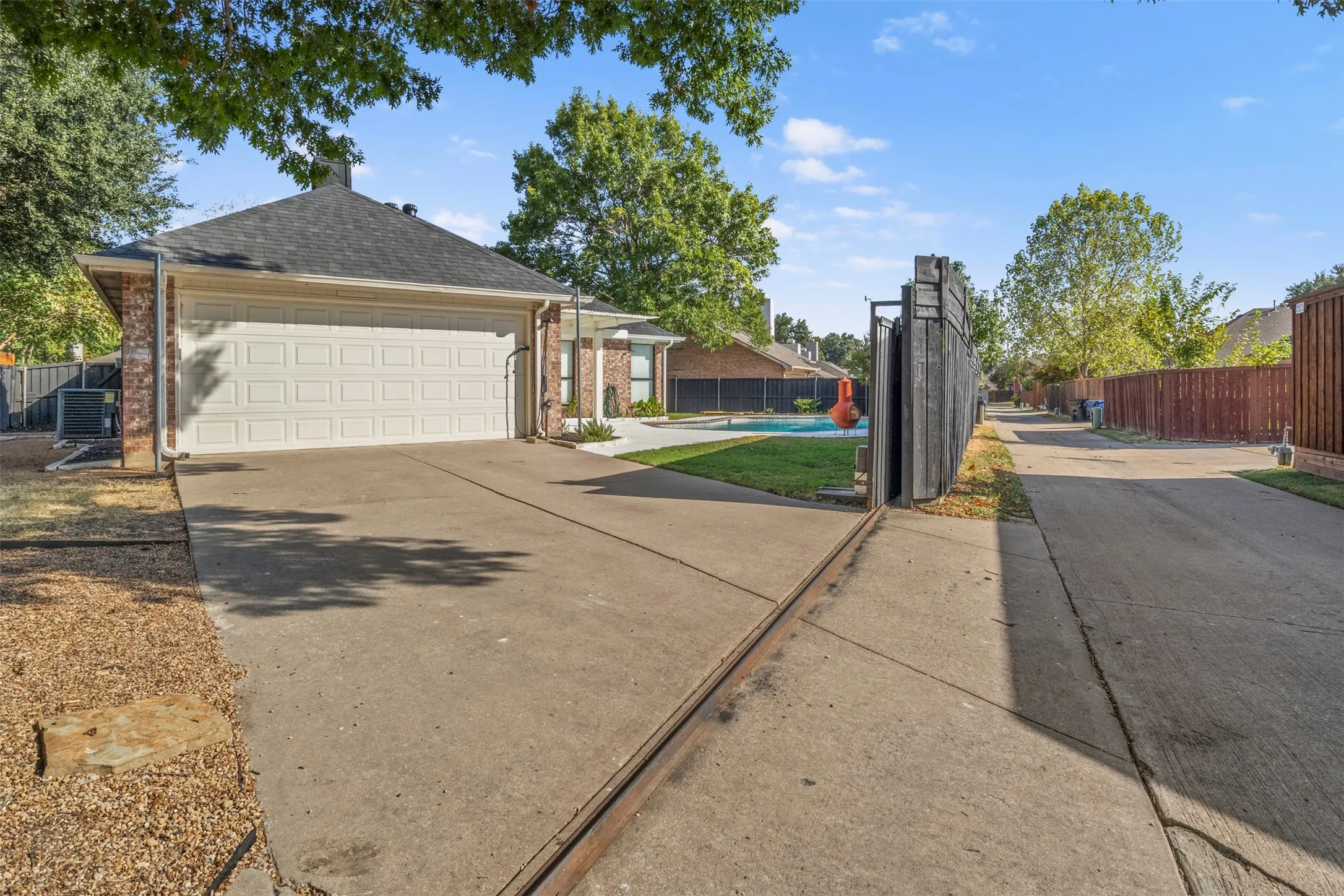 Single Family Residence For Sale in Collin County , 6217 Decatur Court, Frisco, Texas 75035, 3 Bedroom, 3 Bathroom, Garage spaces, 2,111 Sqft, built in 1994, mls#21380835, Real Estate Agent in Frisco, Homes For Sale in Collin county, Homes For Sale in Frisco, Realtor in Frisco Texas, Real Estate Brokerage Independent Realty Texas, Luminita Cordes Realtor