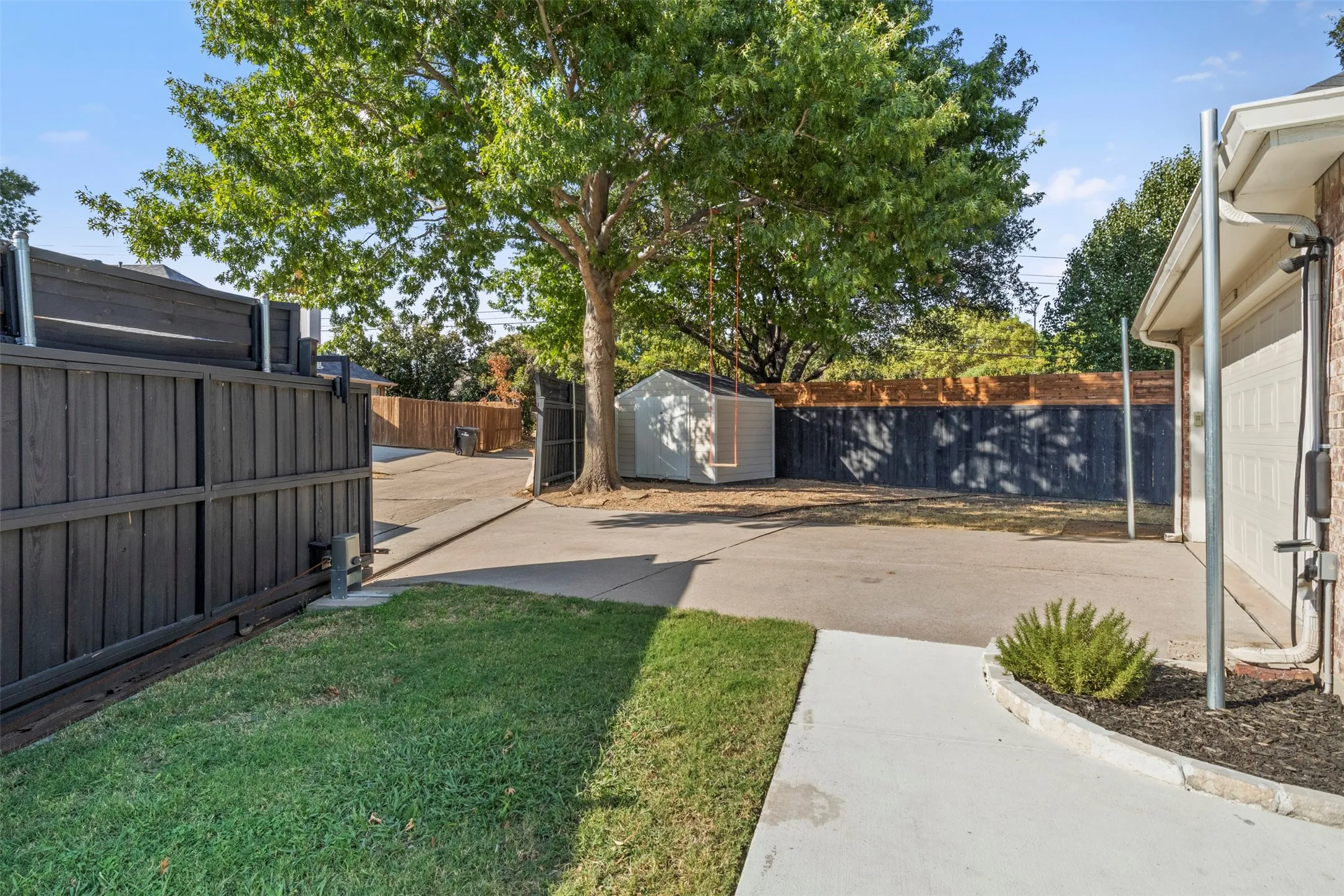 Single Family Residence For Sale in Collin County , 6217 Decatur Court, Frisco, Texas 75035, 3 Bedroom, 3 Bathroom, Garage spaces, 2,111 Sqft, built in 1994, mls#21380835, Real Estate Agent in Frisco, Homes For Sale in Collin county, Homes For Sale in Frisco, Realtor in Frisco Texas, Real Estate Brokerage Independent Realty Texas, Luminita Cordes Realtor