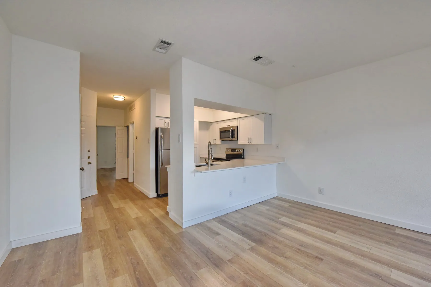 Condominium For Rent in Dallas County , 3701 Cedarplaza Lane 208, Dallas, Texas 75209, 1 Bedroom, 1 Bathroom, Garage spaces, 661 Sqft, built in 1986, mls#21383118, Real Estate Agent in Dallas, Homes For Rent in Dallas county, Homes For Rent in Dallas, Realtor in Dallas Texas, Real Estate Brokerage Independent Realty Texas, Luminita Cordes Realtor