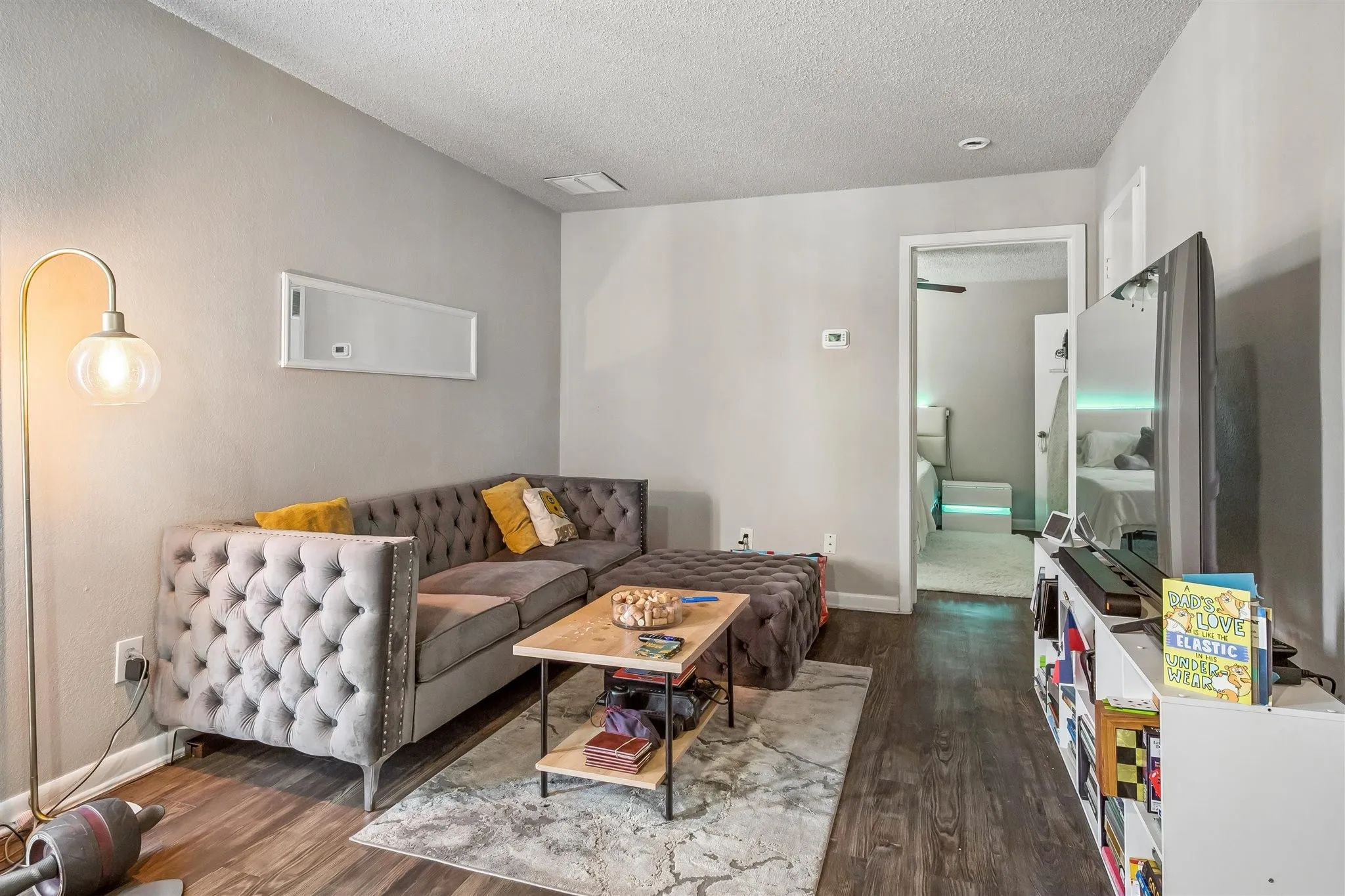 Condominium For Sale in Dallas County , 4502 Gaston Avenue 320, Dallas, Texas 75246, 1 Bedroom, 1 Bathroom, Garage spaces, 567 Sqft, built in 1984, mls#21363195, Real Estate Agent in Dallas, Homes For Sale in Dallas county, Homes For Sale in Dallas, Realtor in Dallas Texas, Real Estate Brokerage Independent Realty Texas, Luminita Cordes Realtor