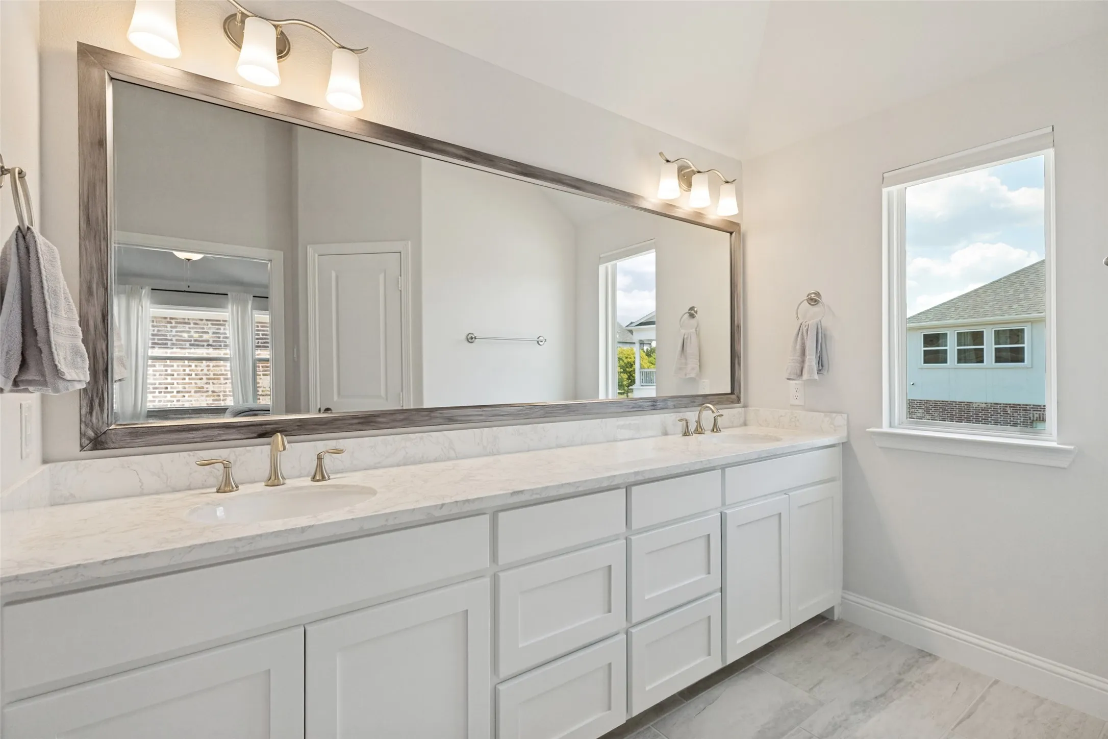 Single Family Residence For Sale in Collin County , 844 Timothy Drive, Allen, Texas 75013, 3 Bedroom, 4 Bathroom, 2 Garage spaces, 2,640 Sqft, built in 2020, mls#21381863, Real Estate Agent in Allen, Homes For Sale in Collin county, Homes For Sale in Allen, Realtor in Allen Texas, Real Estate Brokerage Independent Realty Texas, Luminita Cordes Realtor
