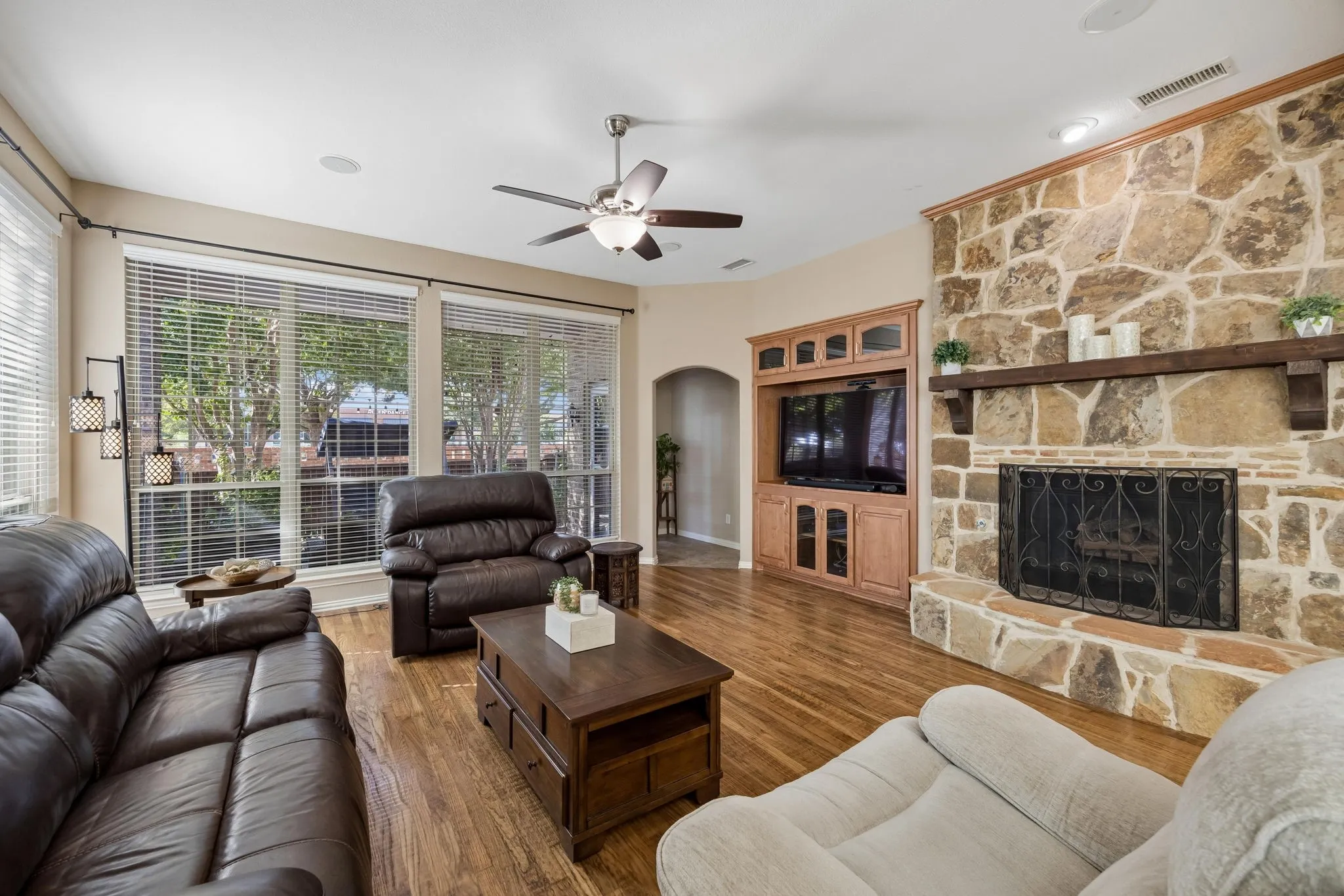 Single Family Residence For Sale in Collin County , 915 Wyndham Way, Allen, Texas 75013, 4 Bedroom, 3 Bathroom, 2 Garage spaces, 2,872 Sqft, built in 2008, mls#21383113, Real Estate Agent in Allen, Homes For Sale in Collin county, Homes For Sale in Allen, Realtor in Allen Texas, Real Estate Brokerage Independent Realty Texas, Luminita Cordes Realtor