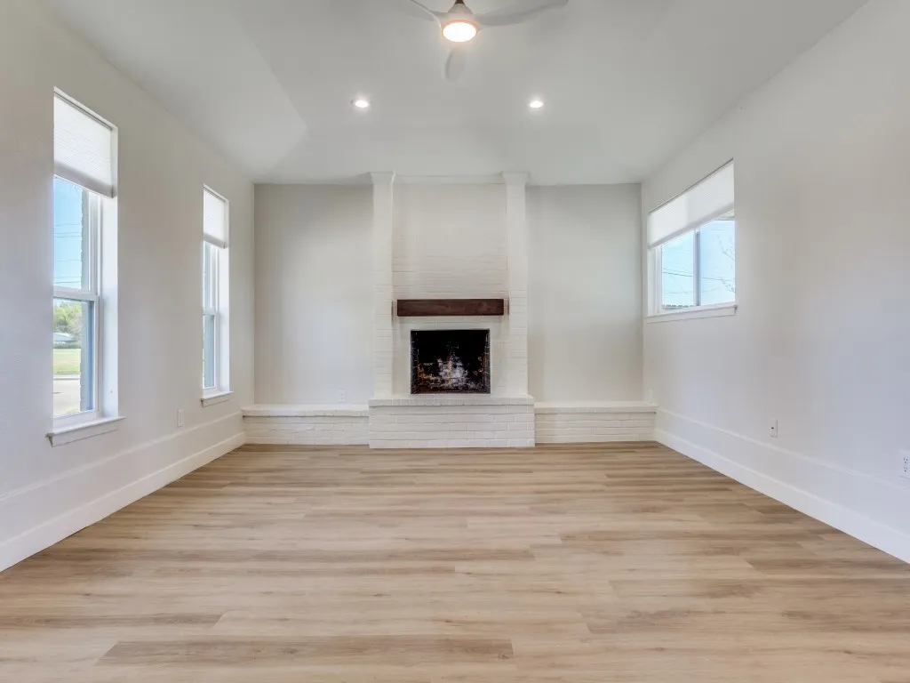 Single Family Residence For Rent in Dallas County , 1242 Delores Drive, Garland, Texas 75040, 3 Bedroom, 2 Bathroom, 2 Garage spaces, 1,438 Sqft, built in 1973, mls#21383140, Real Estate Agent in Garland, Homes For Rent in Dallas county, Homes For Rent in Garland, Realtor in Garland Texas, Real Estate Brokerage Independent Realty Texas, Luminita Cordes Realtor
