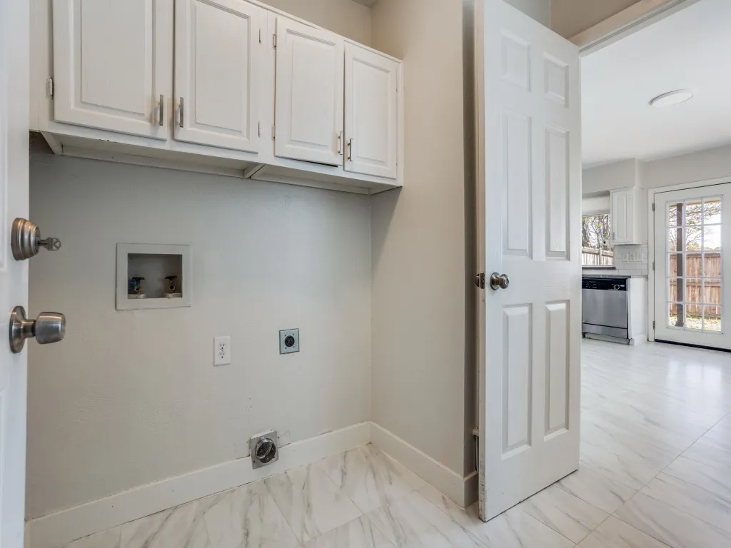 Single Family Residence For Rent in Dallas County , 1242 Delores Drive, Garland, Texas 75040, 3 Bedroom, 2 Bathroom, 2 Garage spaces, 1,438 Sqft, built in 1973, mls#21383140, Real Estate Agent in Garland, Homes For Rent in Dallas county, Homes For Rent in Garland, Realtor in Garland Texas, Real Estate Brokerage Independent Realty Texas, Luminita Cordes Realtor