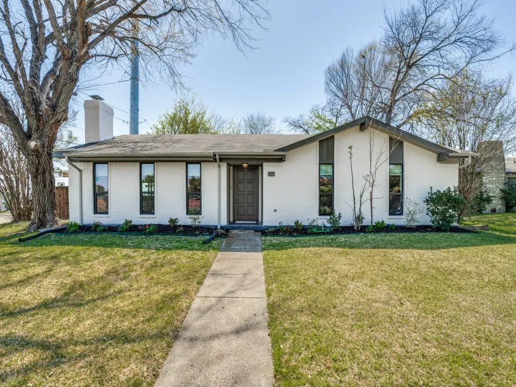Single Family Residence For Rent in Dallas County , 1242 Delores Drive, Garland, Texas 75040, 3 Bedroom, 2 Bathroom, 2 Garage spaces, 1,438 Sqft, built in 1973, mls#21383140, Real Estate Agent in Garland, Homes For Rent in Dallas county, Homes For Rent in Garland, Realtor in Garland Texas, Real Estate Brokerage Independent Realty Texas, Luminita Cordes Realtor