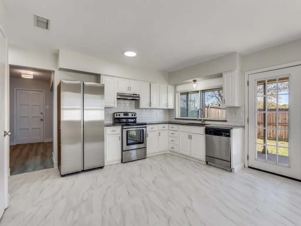 Single Family Residence For Rent in Dallas County , 1242 Delores Drive, Garland, Texas 75040, 3 Bedroom, 2 Bathroom, 2 Garage spaces, 1,438 Sqft, built in 1973, mls#21383140, Real Estate Agent in Garland, Homes For Rent in Dallas county, Homes For Rent in Garland, Realtor in Garland Texas, Real Estate Brokerage Independent Realty Texas, Luminita Cordes Realtor