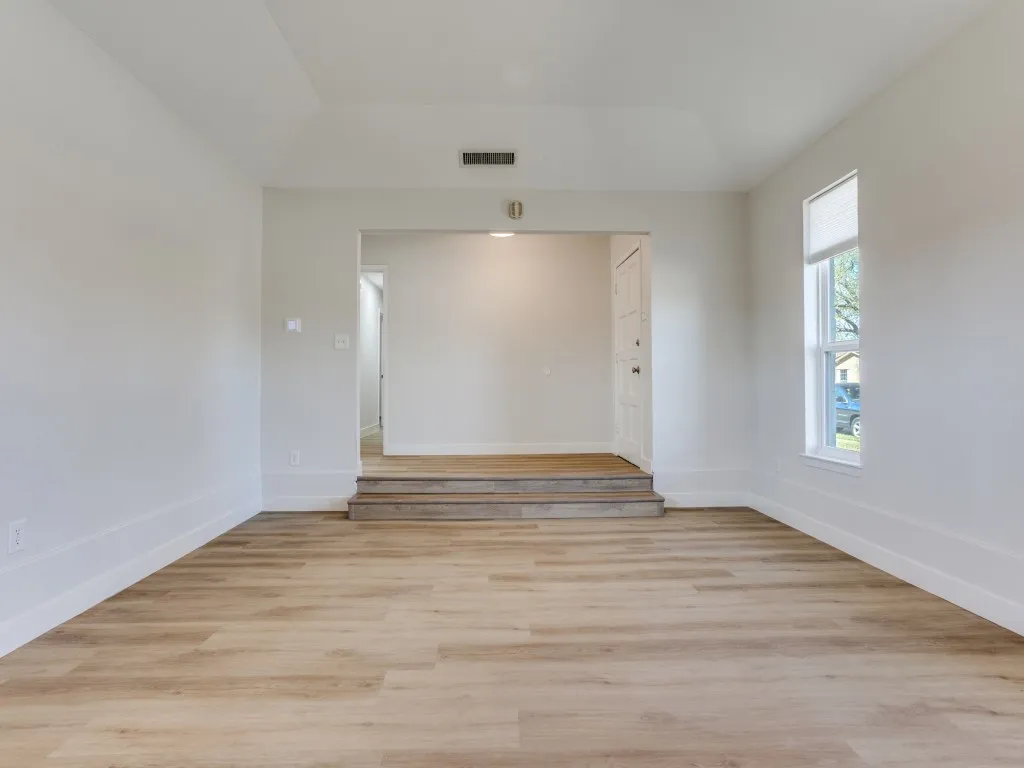 Single Family Residence For Rent in Dallas County , 1242 Delores Drive, Garland, Texas 75040, 3 Bedroom, 2 Bathroom, 2 Garage spaces, 1,438 Sqft, built in 1973, mls#21383140, Real Estate Agent in Garland, Homes For Rent in Dallas county, Homes For Rent in Garland, Realtor in Garland Texas, Real Estate Brokerage Independent Realty Texas, Luminita Cordes Realtor