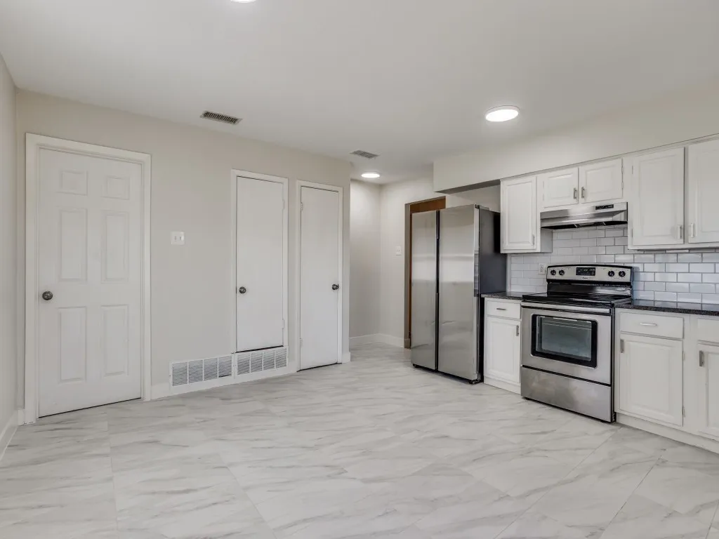 Single Family Residence For Rent in Dallas County , 1242 Delores Drive, Garland, Texas 75040, 3 Bedroom, 2 Bathroom, 2 Garage spaces, 1,438 Sqft, built in 1973, mls#21383140, Real Estate Agent in Garland, Homes For Rent in Dallas county, Homes For Rent in Garland, Realtor in Garland Texas, Real Estate Brokerage Independent Realty Texas, Luminita Cordes Realtor