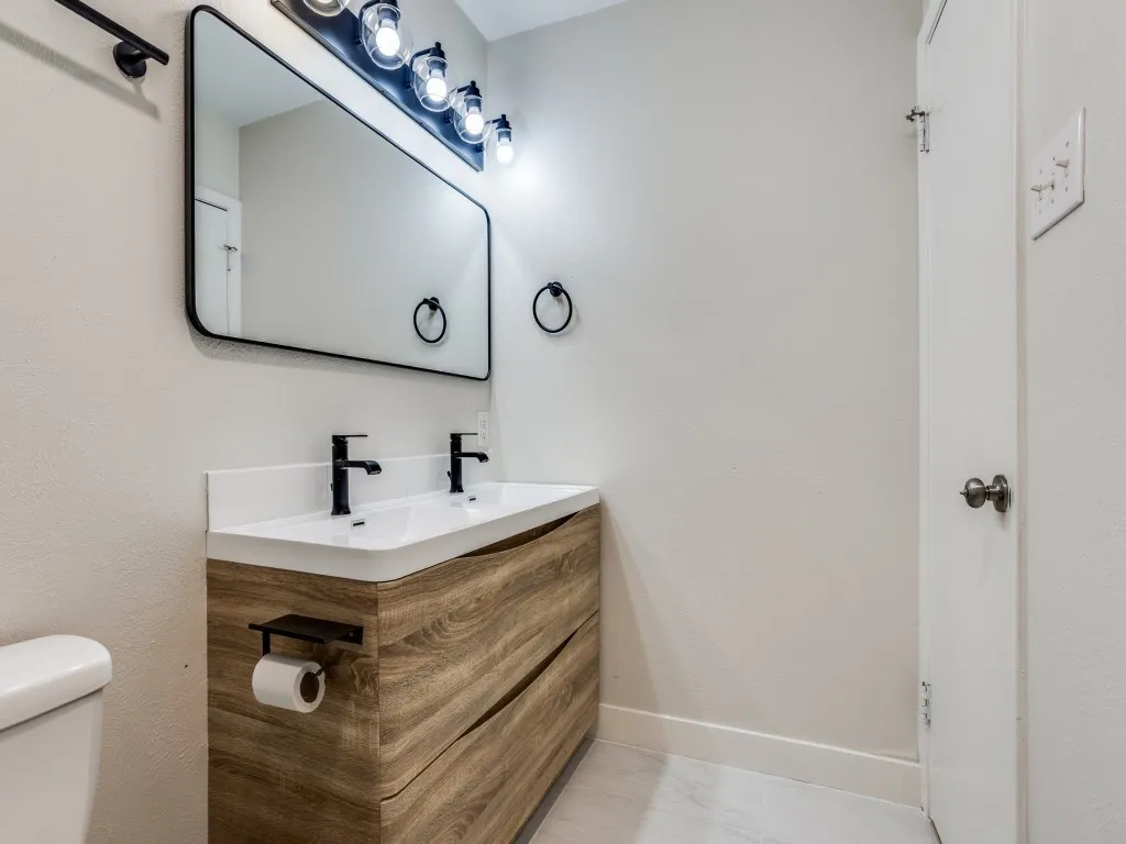 Single Family Residence For Rent in Dallas County , 1242 Delores Drive, Garland, Texas 75040, 3 Bedroom, 2 Bathroom, 2 Garage spaces, 1,438 Sqft, built in 1973, mls#21383140, Real Estate Agent in Garland, Homes For Rent in Dallas county, Homes For Rent in Garland, Realtor in Garland Texas, Real Estate Brokerage Independent Realty Texas, Luminita Cordes Realtor