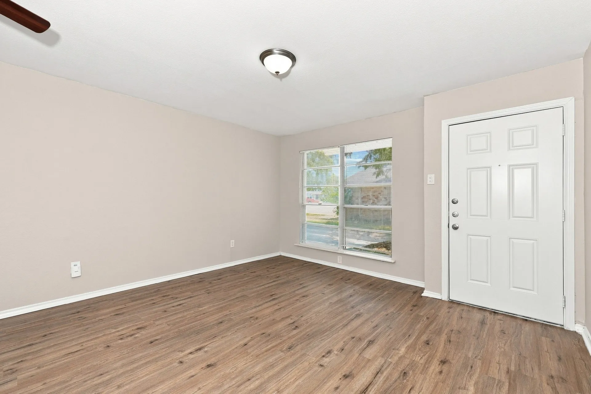 Single Family Residence For Rent in Dallas County , 4349 Chestnut Drive, Mesquite, Texas 75150, 4 Bedroom, 2 Bathroom, 2 Garage spaces, 1,378 Sqft, built in 1960, mls#21383138, Real Estate Agent in Mesquite, Homes For Rent in Dallas county, Homes For Rent in Mesquite, Realtor in Mesquite Texas, Real Estate Brokerage Independent Realty Texas, Luminita Cordes Realtor