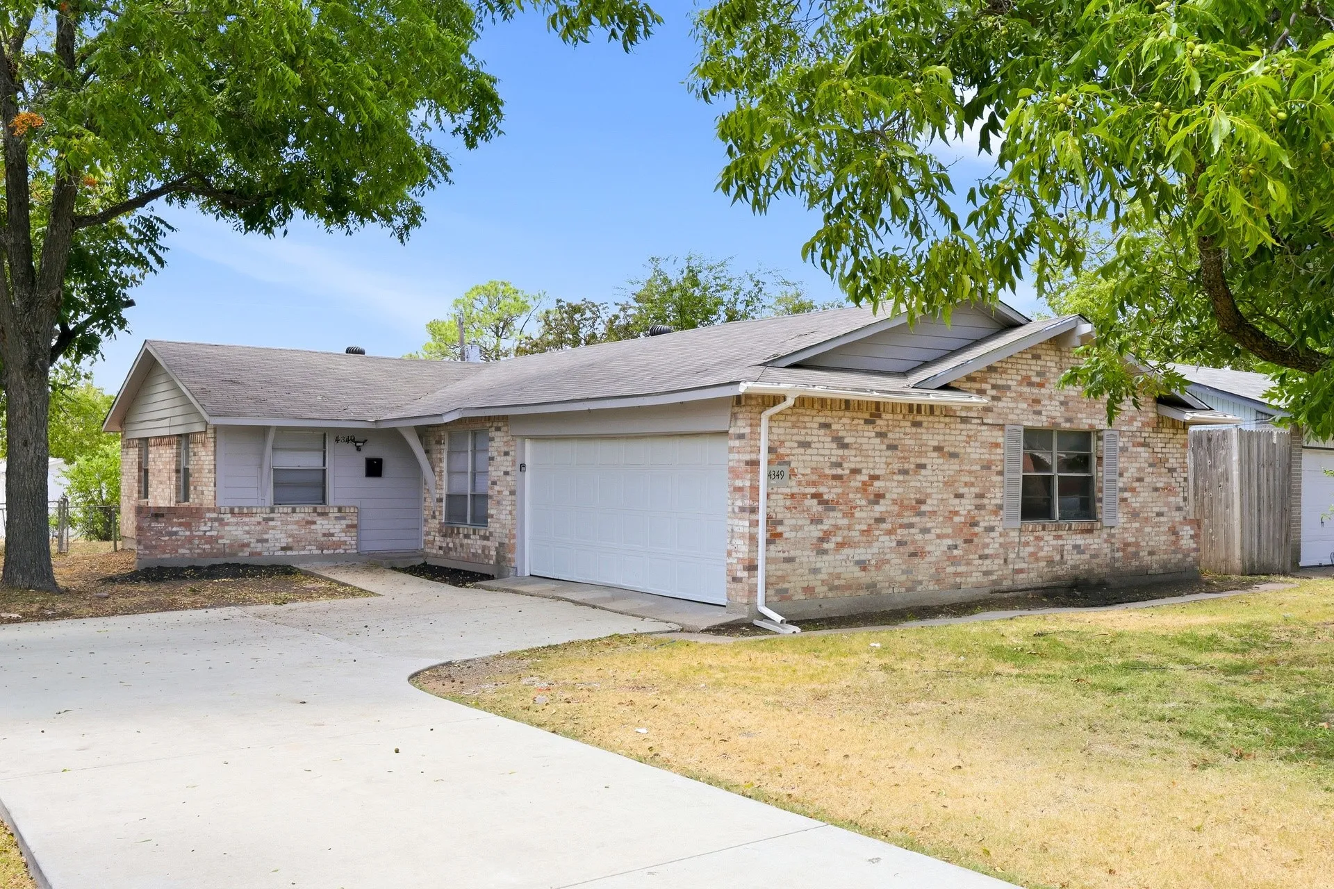 Single Family Residence For Rent in Dallas County , 4349 Chestnut Drive, Mesquite, Texas 75150, 4 Bedroom, 2 Bathroom, 2 Garage spaces, 1,378 Sqft, built in 1960, mls#21383138, Real Estate Agent in Mesquite, Homes For Rent in Dallas county, Homes For Rent in Mesquite, Realtor in Mesquite Texas, Real Estate Brokerage Independent Realty Texas, Luminita Cordes Realtor