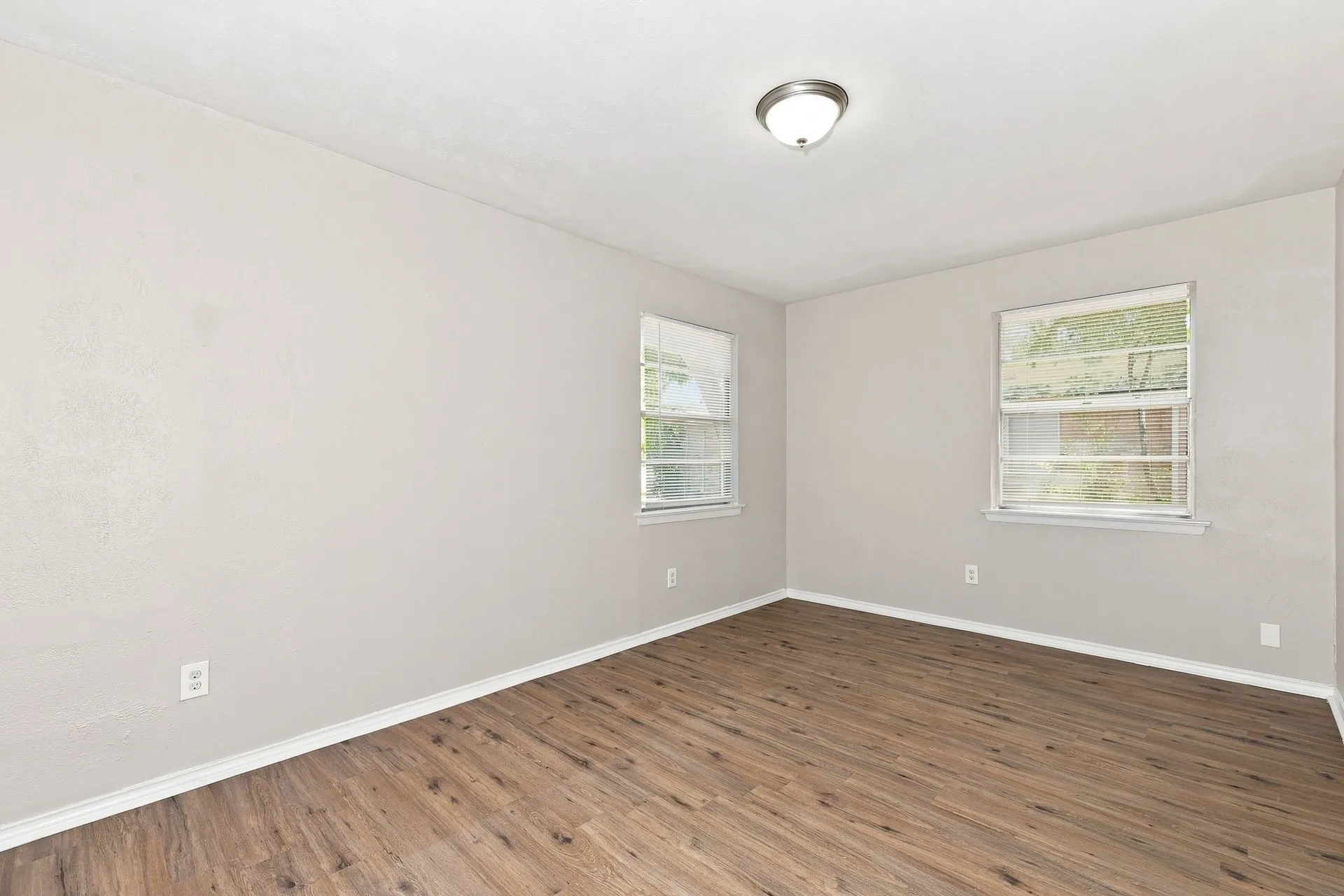 Single Family Residence For Rent in Dallas County , 4349 Chestnut Drive, Mesquite, Texas 75150, 4 Bedroom, 2 Bathroom, 2 Garage spaces, 1,378 Sqft, built in 1960, mls#21383138, Real Estate Agent in Mesquite, Homes For Rent in Dallas county, Homes For Rent in Mesquite, Realtor in Mesquite Texas, Real Estate Brokerage Independent Realty Texas, Luminita Cordes Realtor