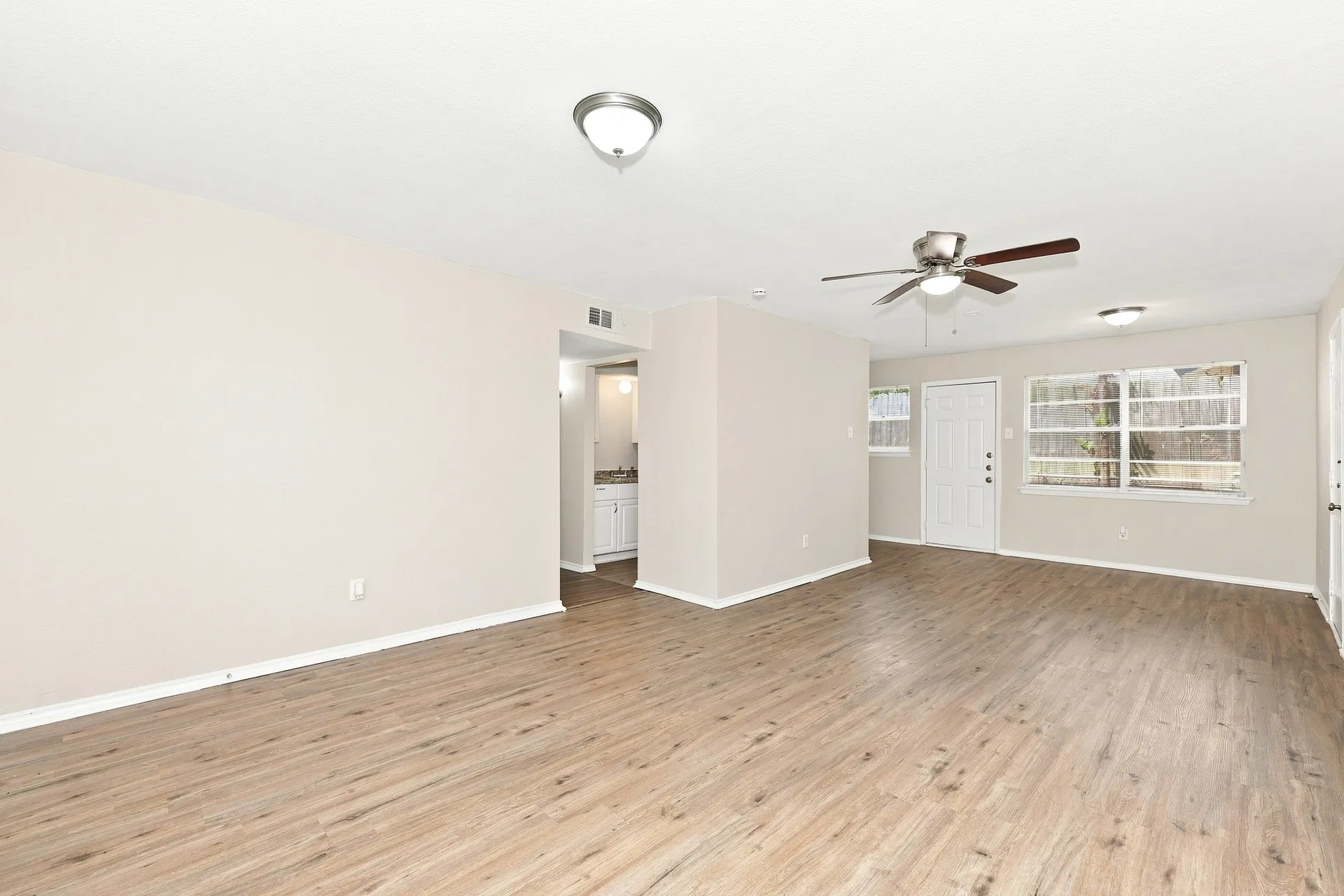 Single Family Residence For Rent in Dallas County , 4349 Chestnut Drive, Mesquite, Texas 75150, 4 Bedroom, 2 Bathroom, 2 Garage spaces, 1,378 Sqft, built in 1960, mls#21383138, Real Estate Agent in Mesquite, Homes For Rent in Dallas county, Homes For Rent in Mesquite, Realtor in Mesquite Texas, Real Estate Brokerage Independent Realty Texas, Luminita Cordes Realtor