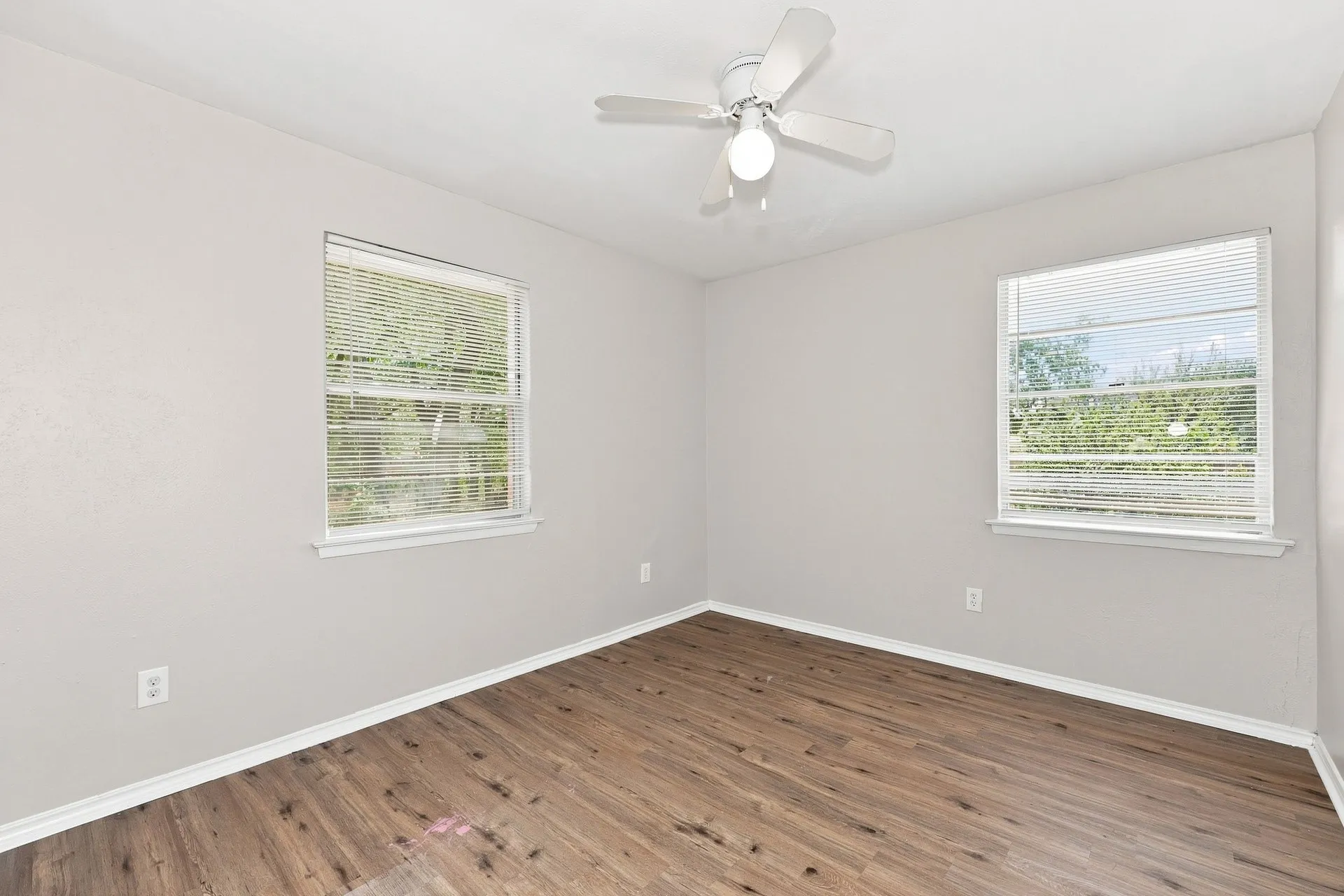 Single Family Residence For Rent in Dallas County , 4349 Chestnut Drive, Mesquite, Texas 75150, 4 Bedroom, 2 Bathroom, 2 Garage spaces, 1,378 Sqft, built in 1960, mls#21383138, Real Estate Agent in Mesquite, Homes For Rent in Dallas county, Homes For Rent in Mesquite, Realtor in Mesquite Texas, Real Estate Brokerage Independent Realty Texas, Luminita Cordes Realtor